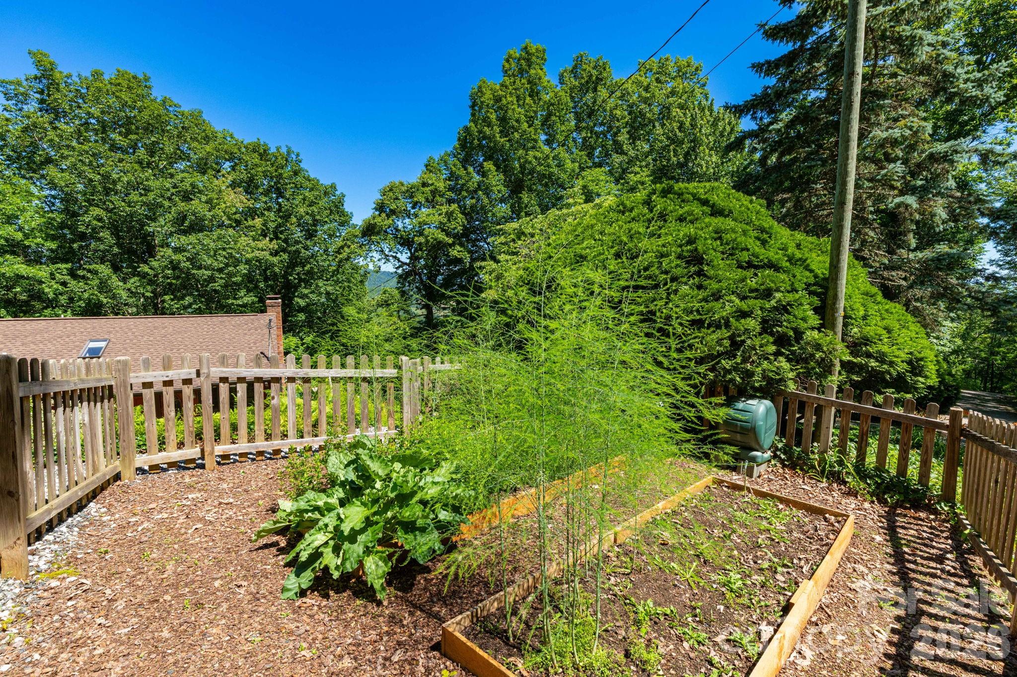 168 Blossom Ridge — Leicester