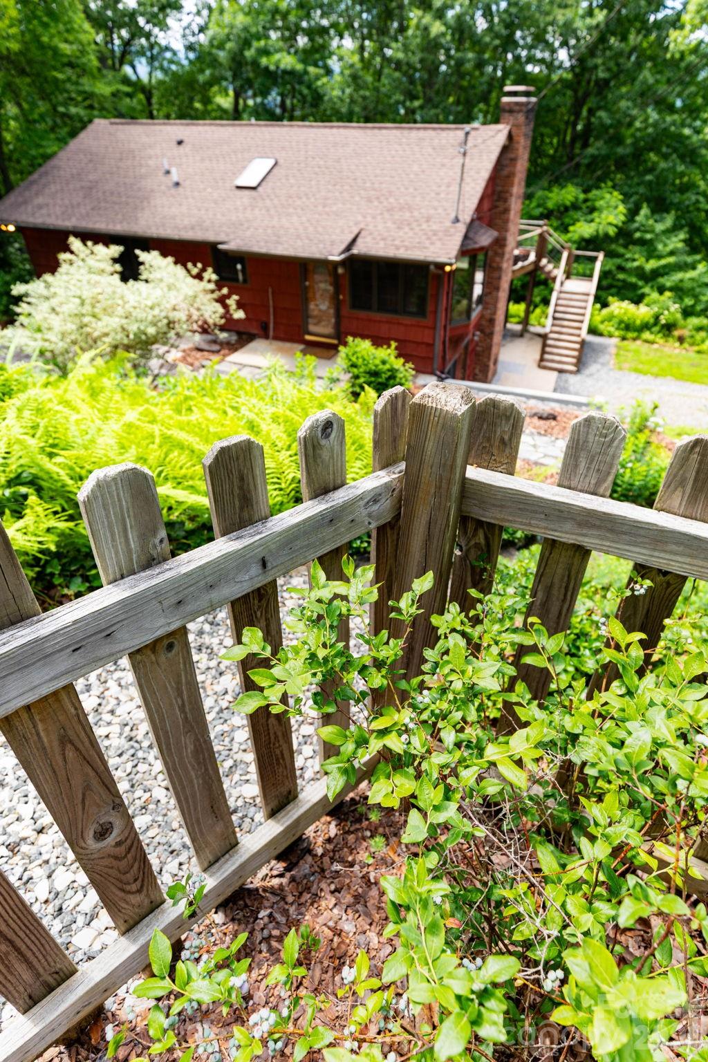 168 Blossom Ridge — Leicester