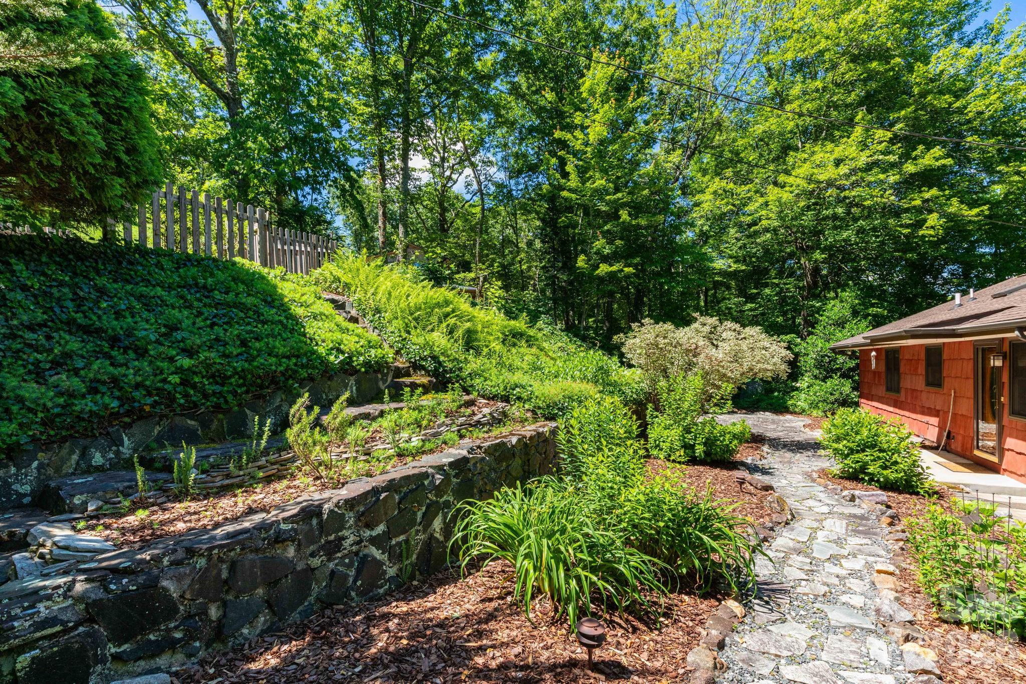 168 Blossom Ridge — Leicester