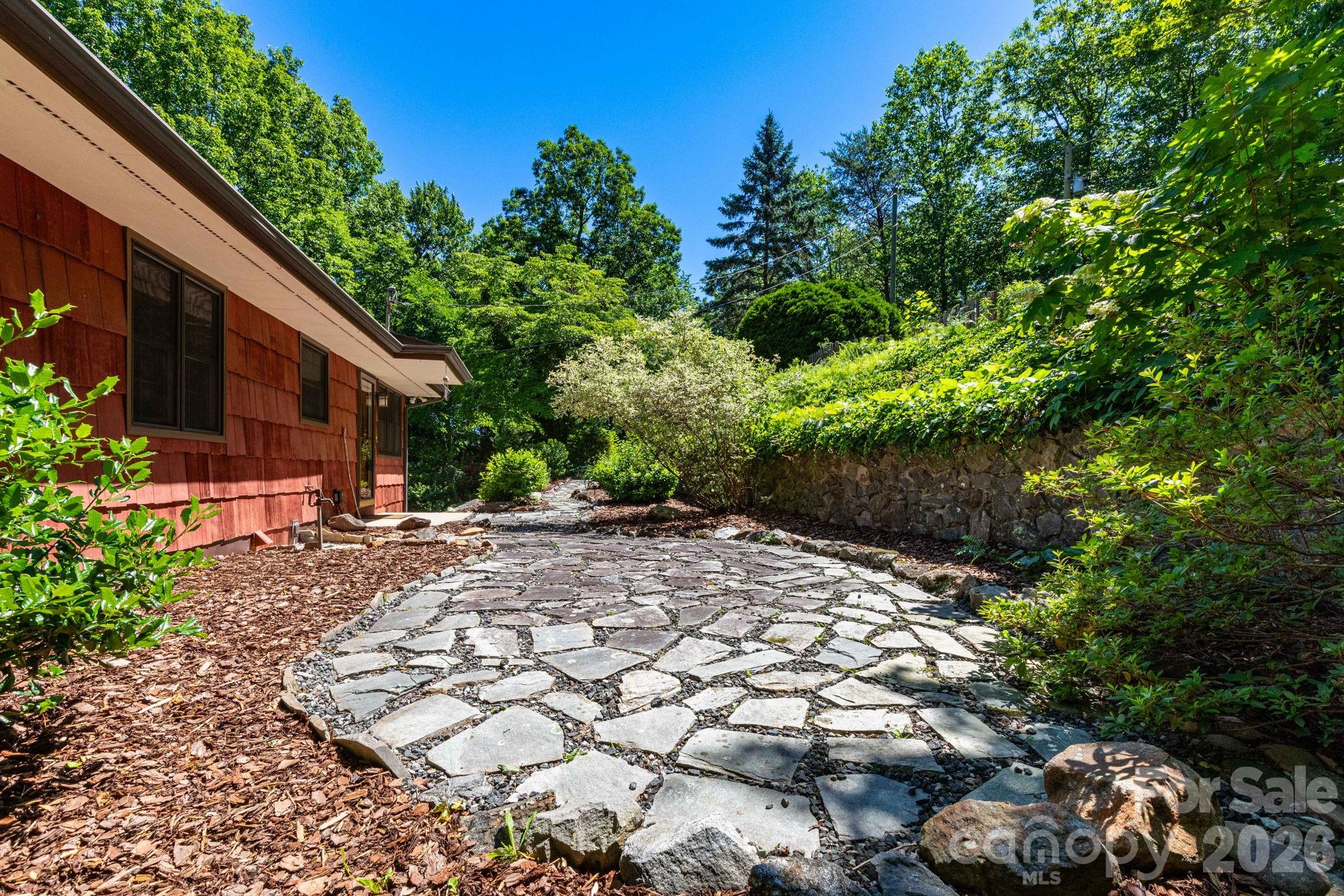 168 Blossom Ridge — Leicester