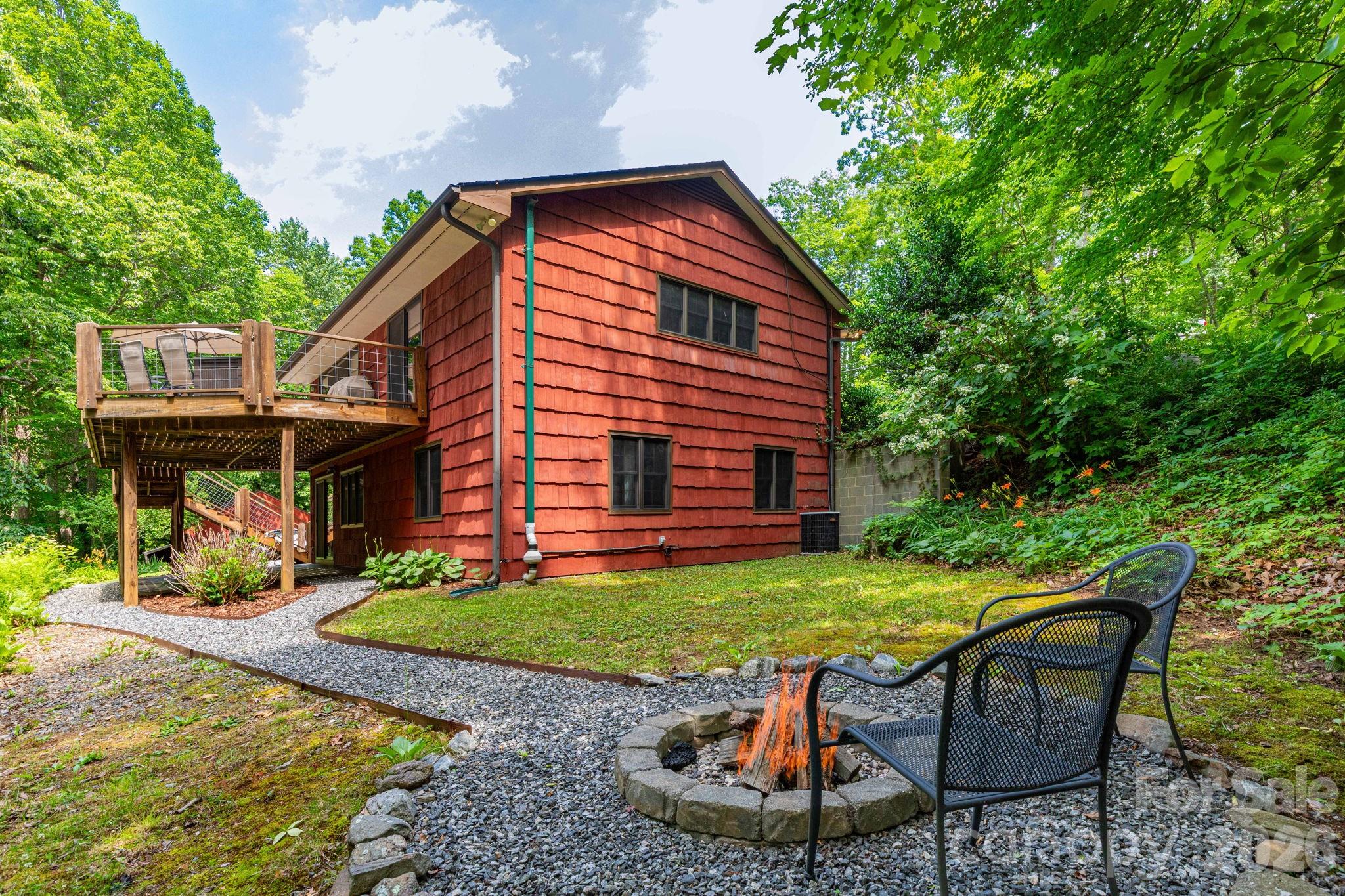 168 Blossom Ridge — Leicester