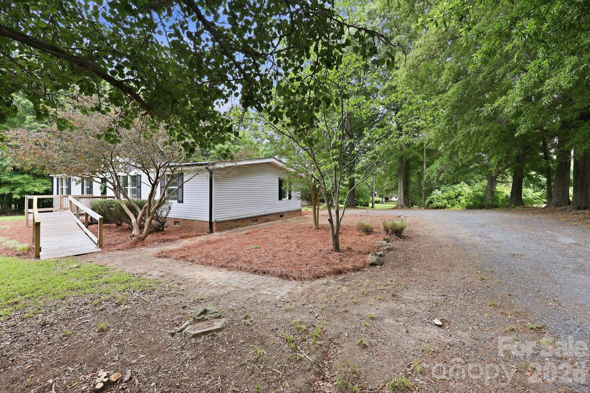 19082 Bear Creek Church Road — Richfield