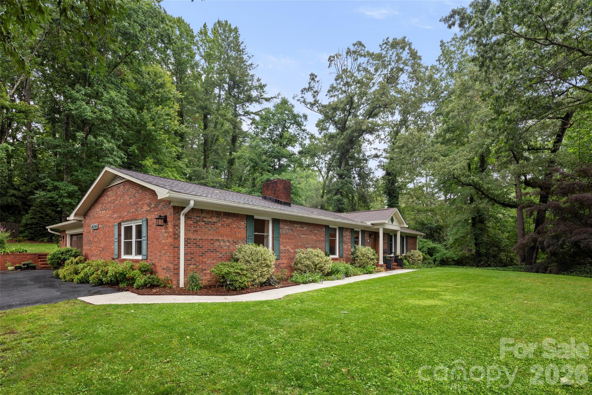 126 Mockingbird Drive — Hendersonville