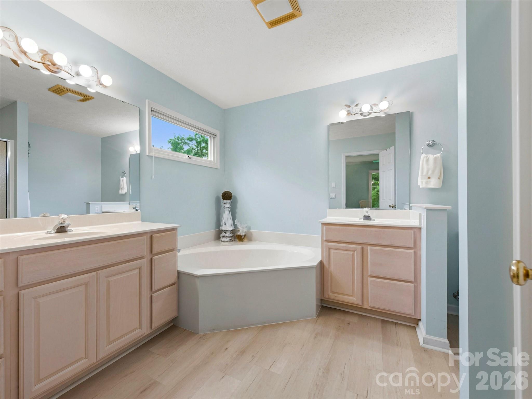 83 Laurel Ridge Place — Hendersonville