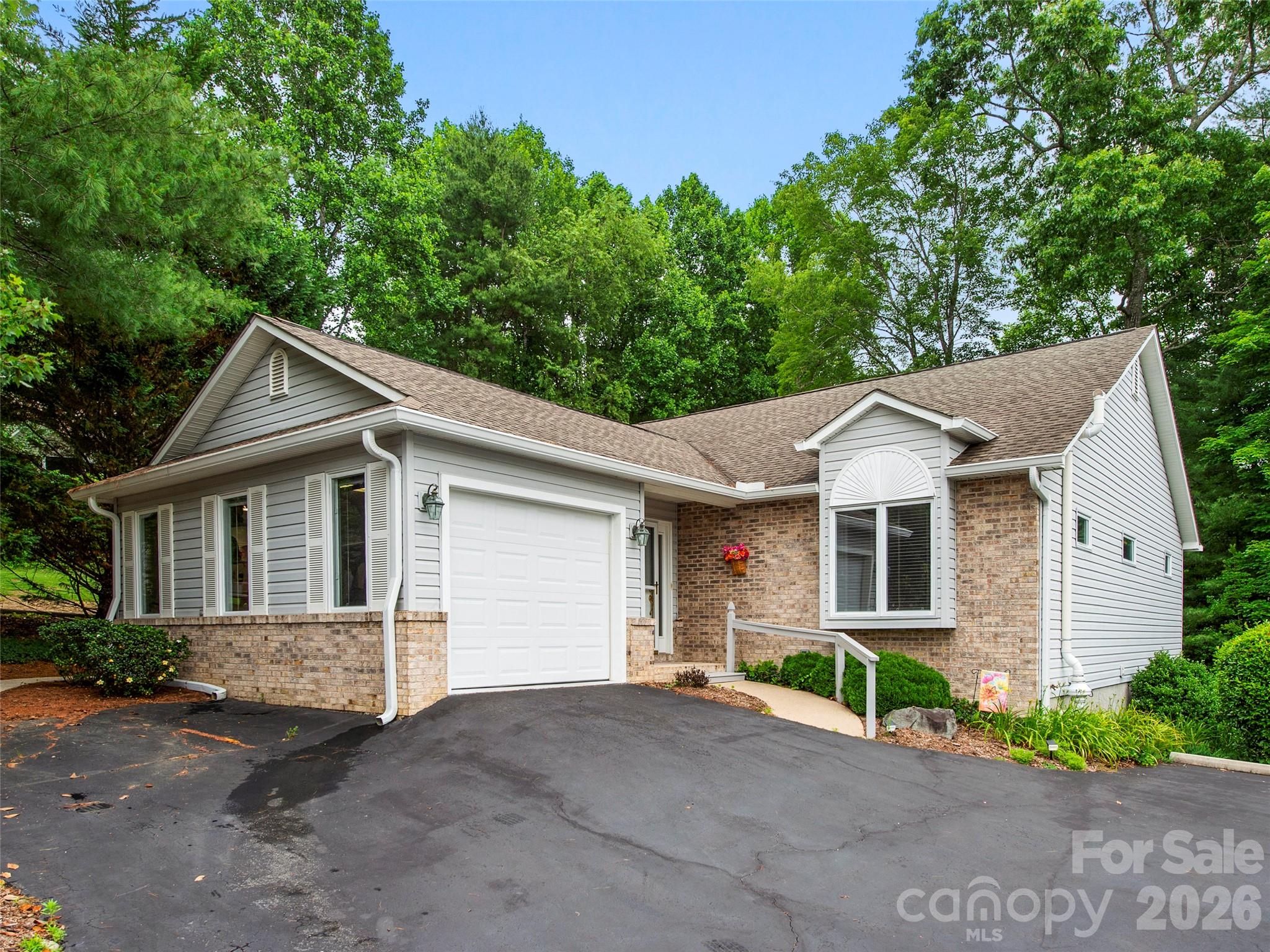 83 Laurel Ridge Place — Hendersonville