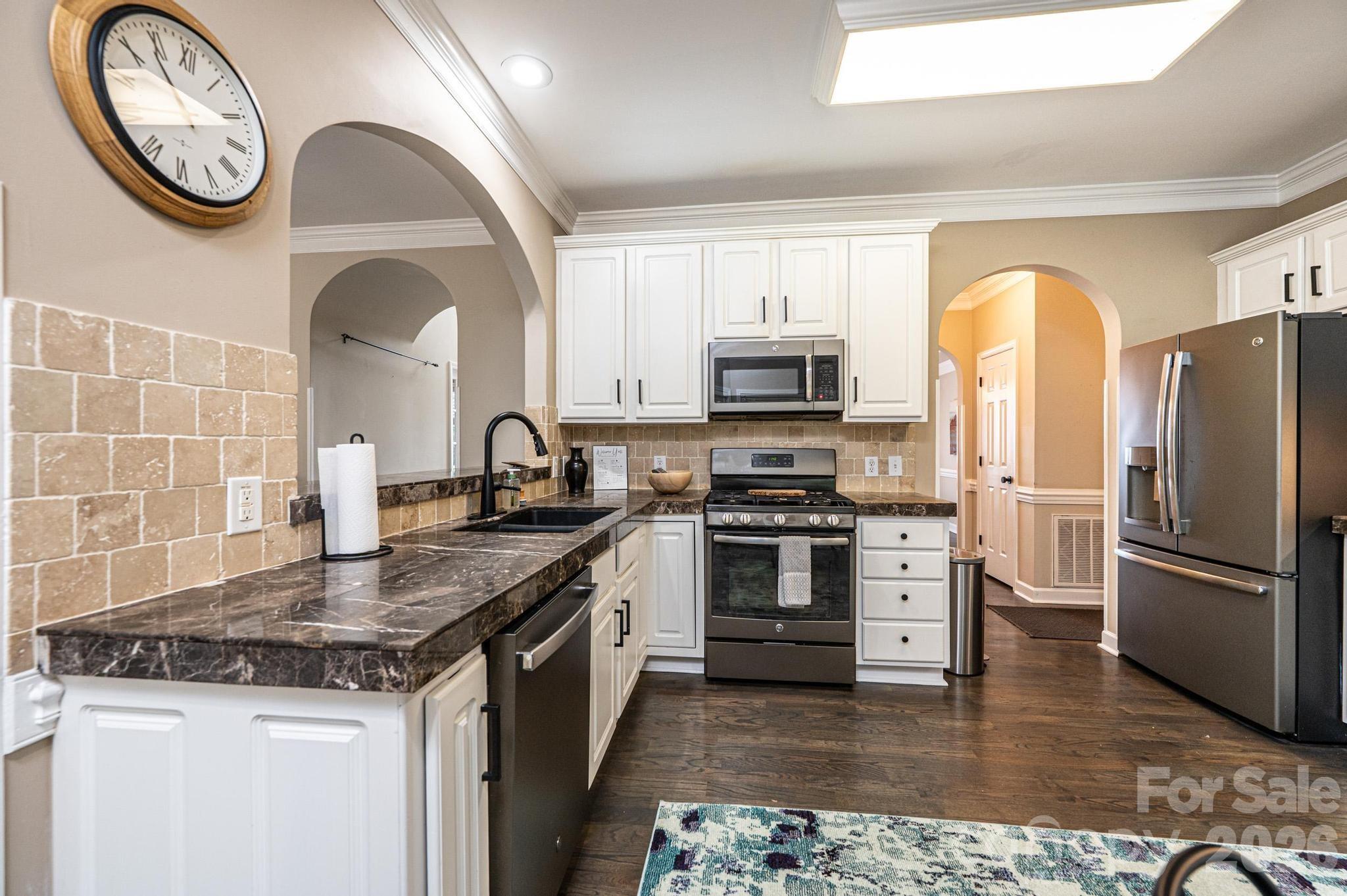 5700 Crown Terrace — Hickory