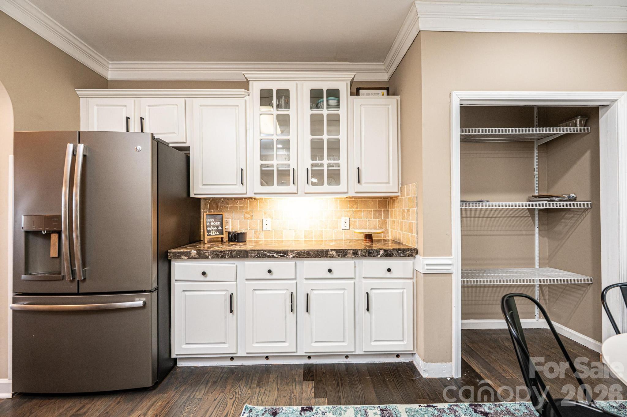 5700 Crown Terrace — Hickory