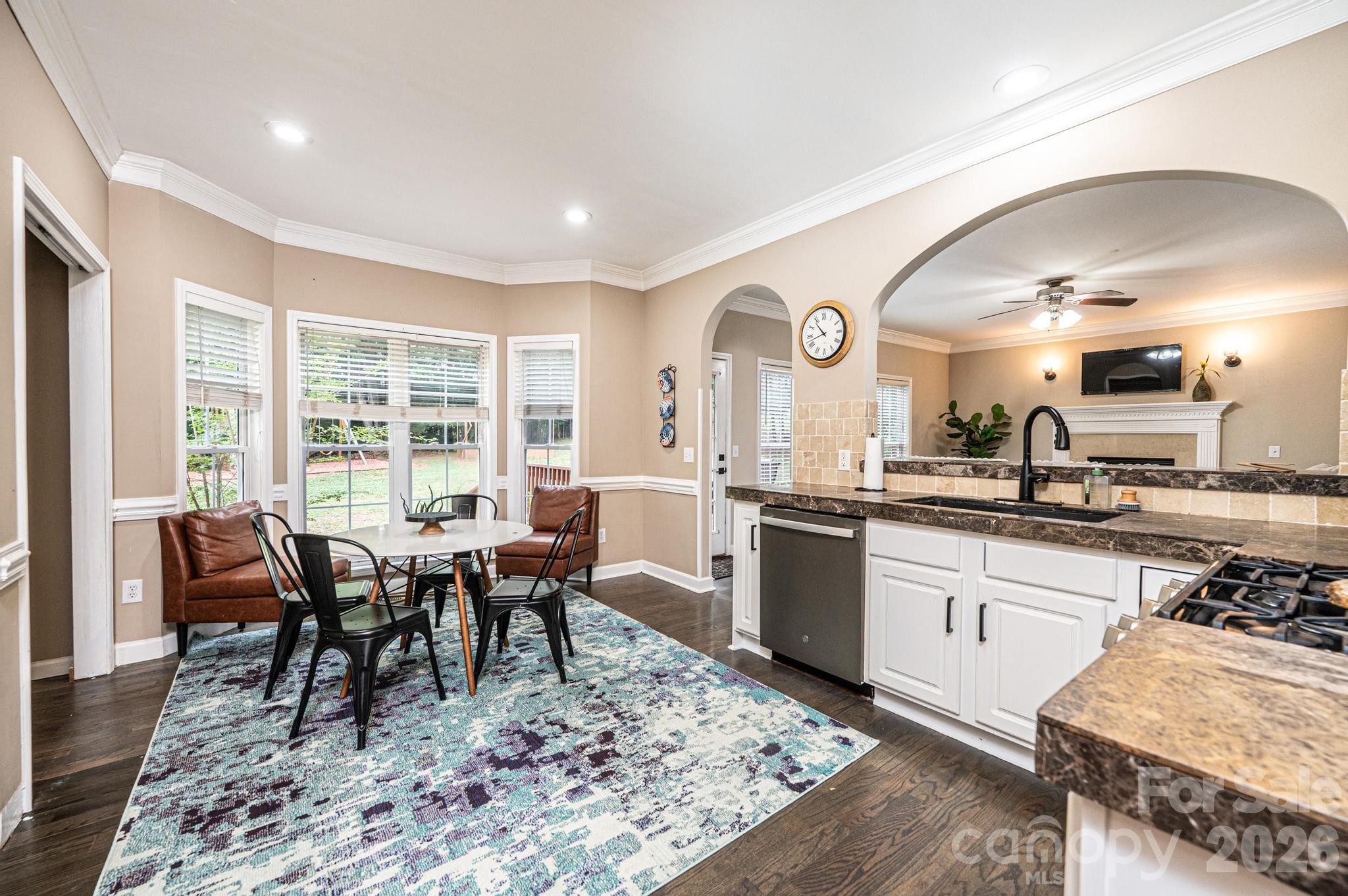 5700 Crown Terrace — Hickory