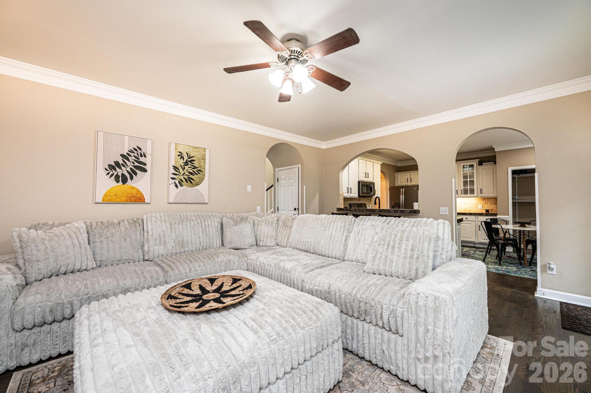 5700 Crown Terrace — Hickory