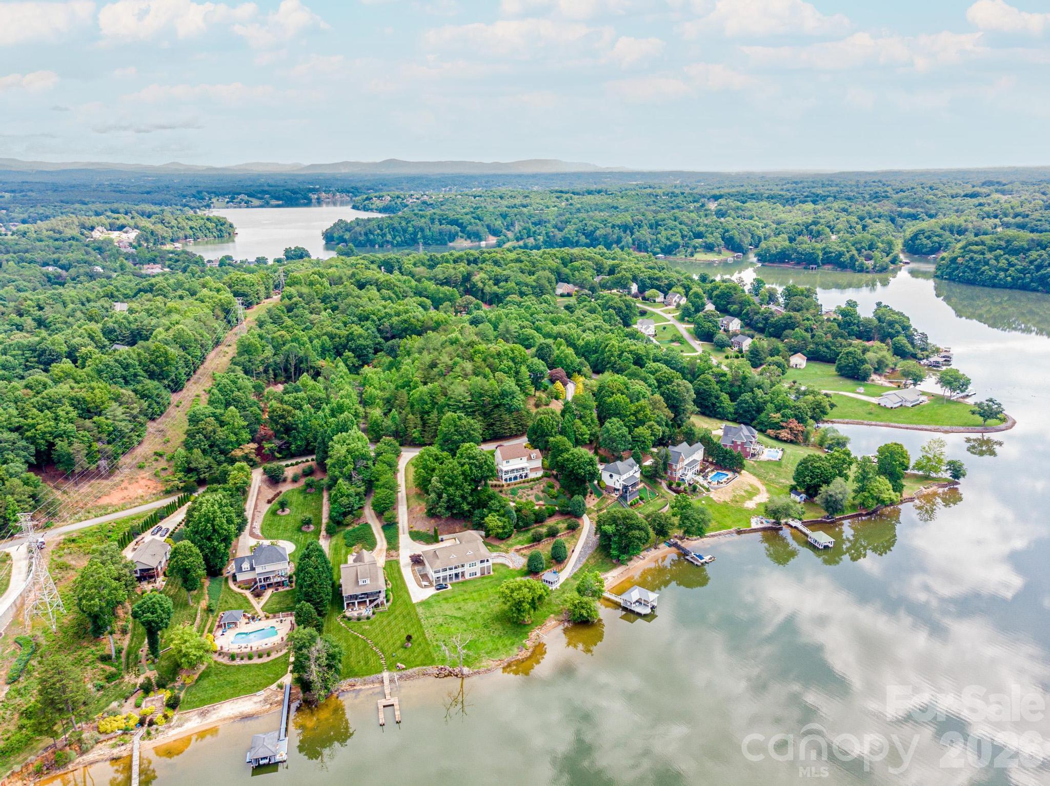 5700 Crown Terrace — Hickory
