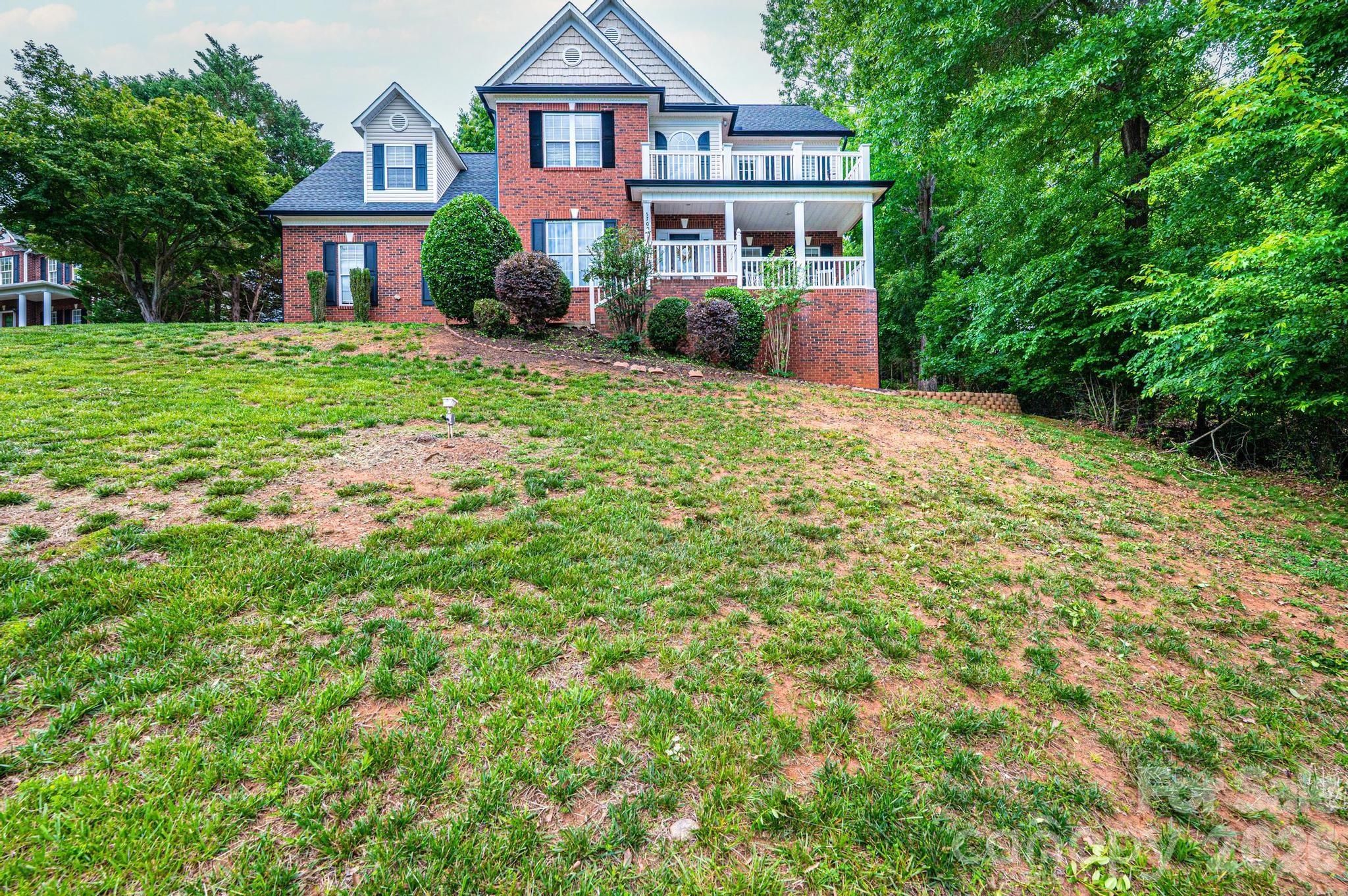 5700 Crown Terrace — Hickory
