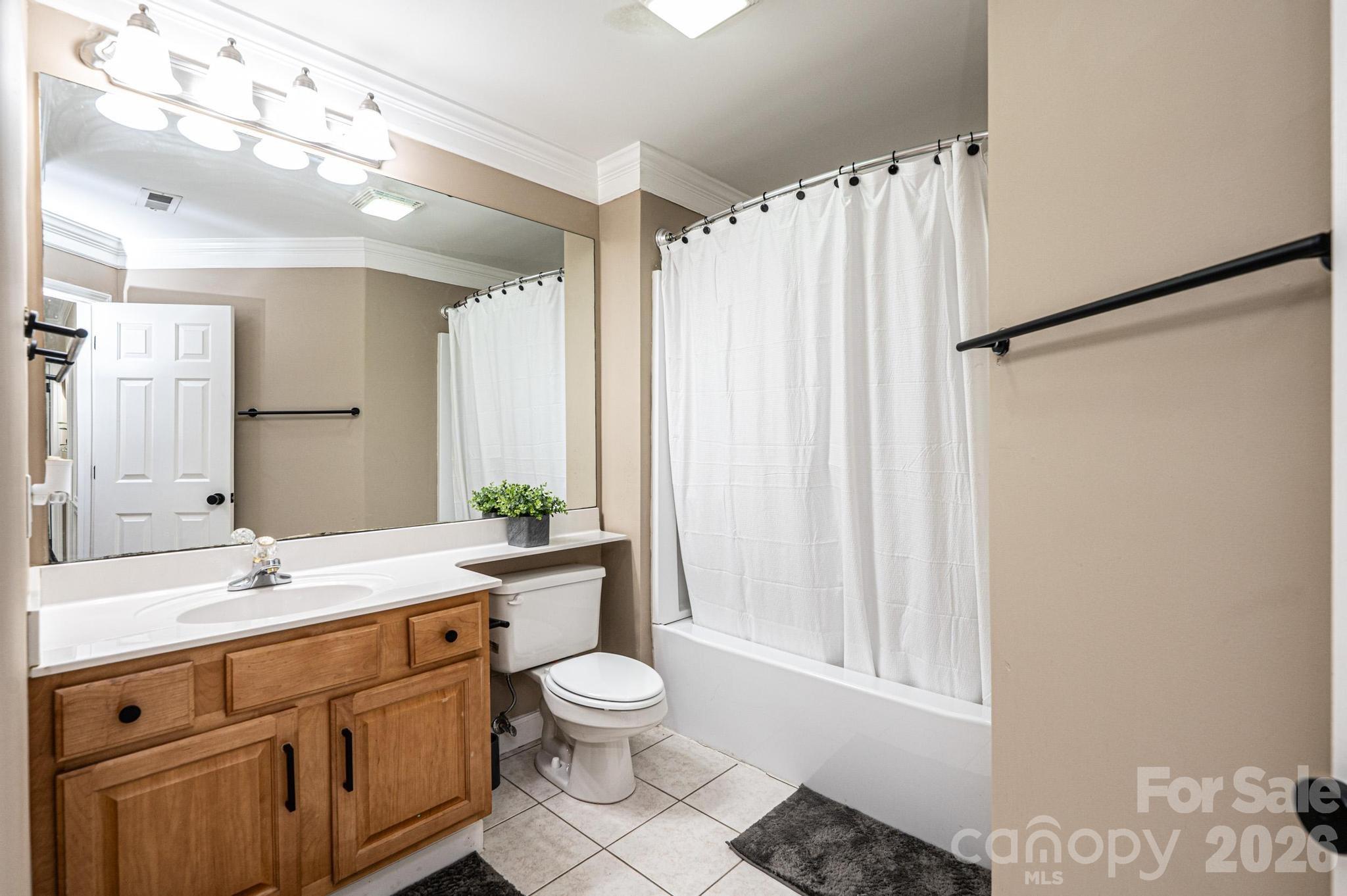 5700 Crown Terrace — Hickory