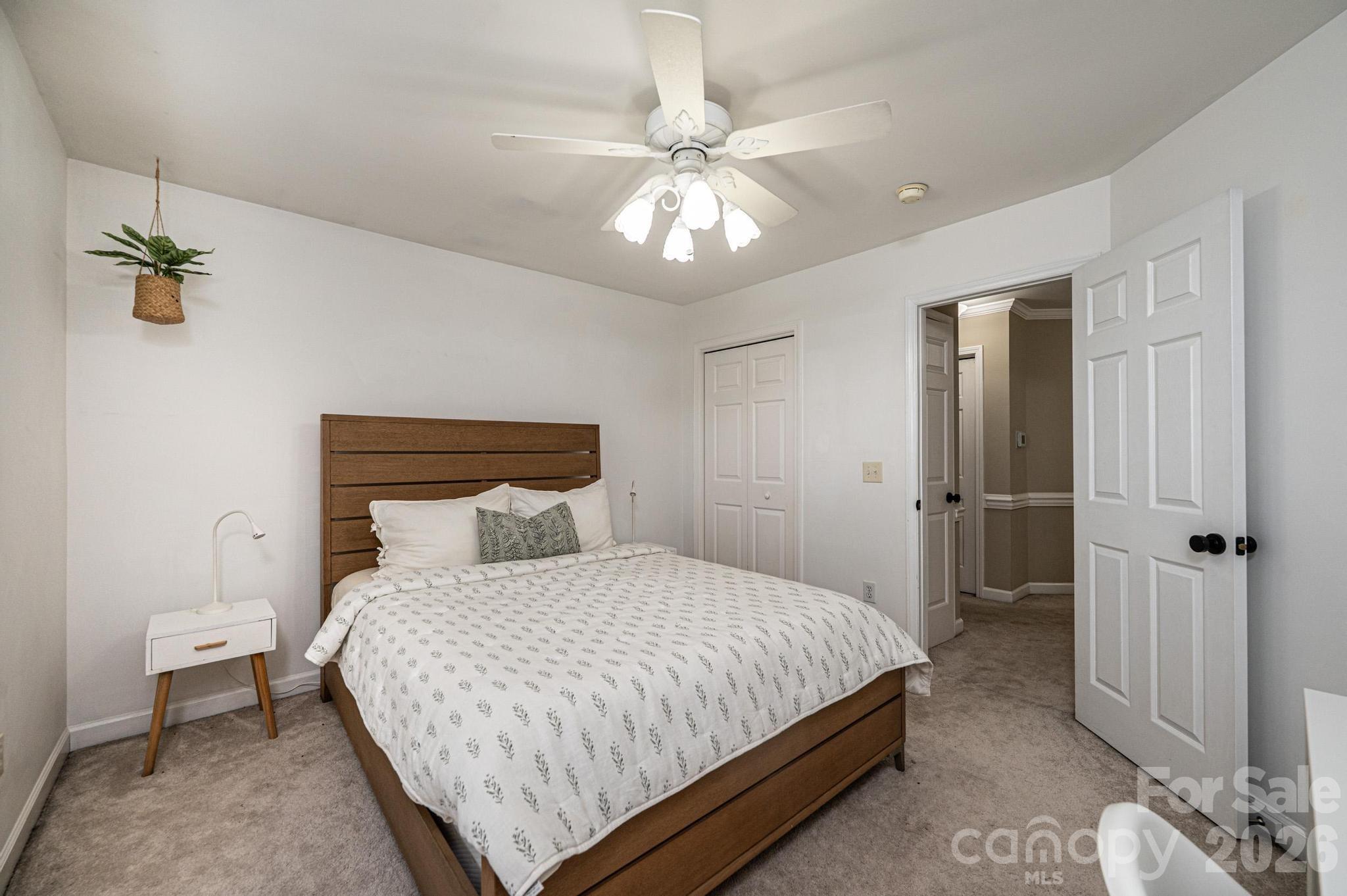 5700 Crown Terrace — Hickory