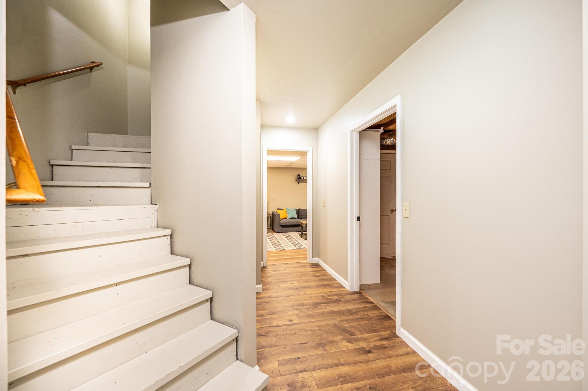 5700 Crown Terrace — Hickory