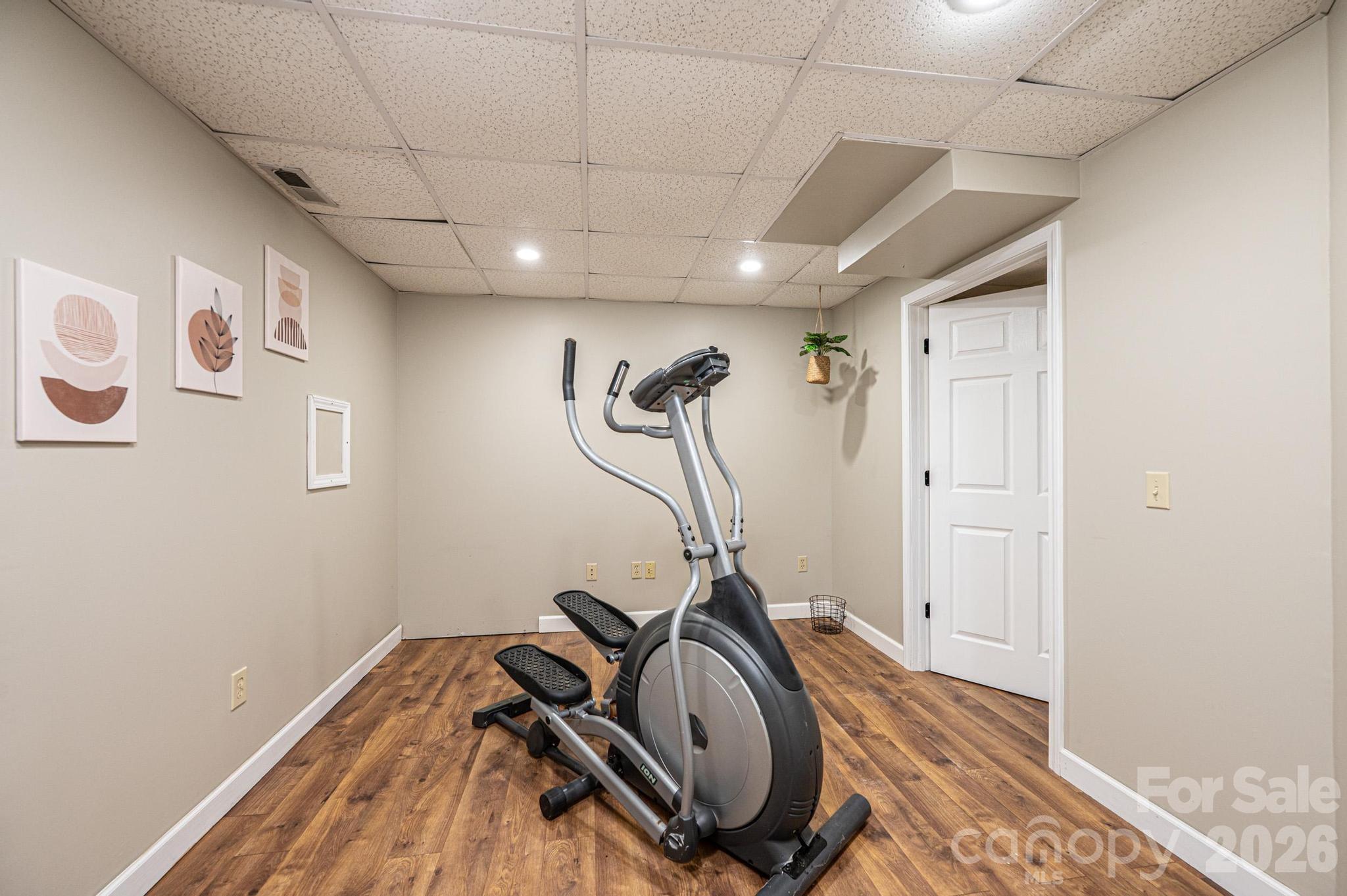 5700 Crown Terrace — Hickory