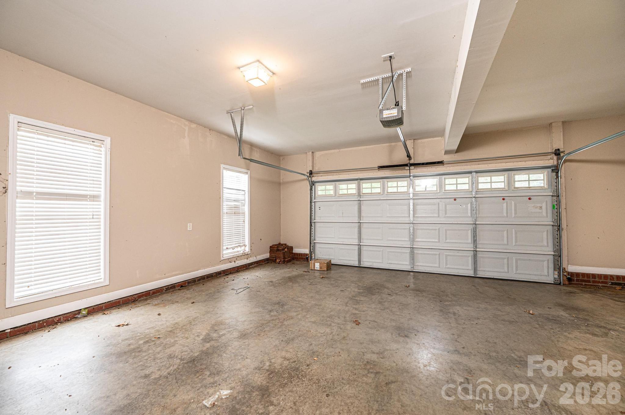 5700 Crown Terrace — Hickory