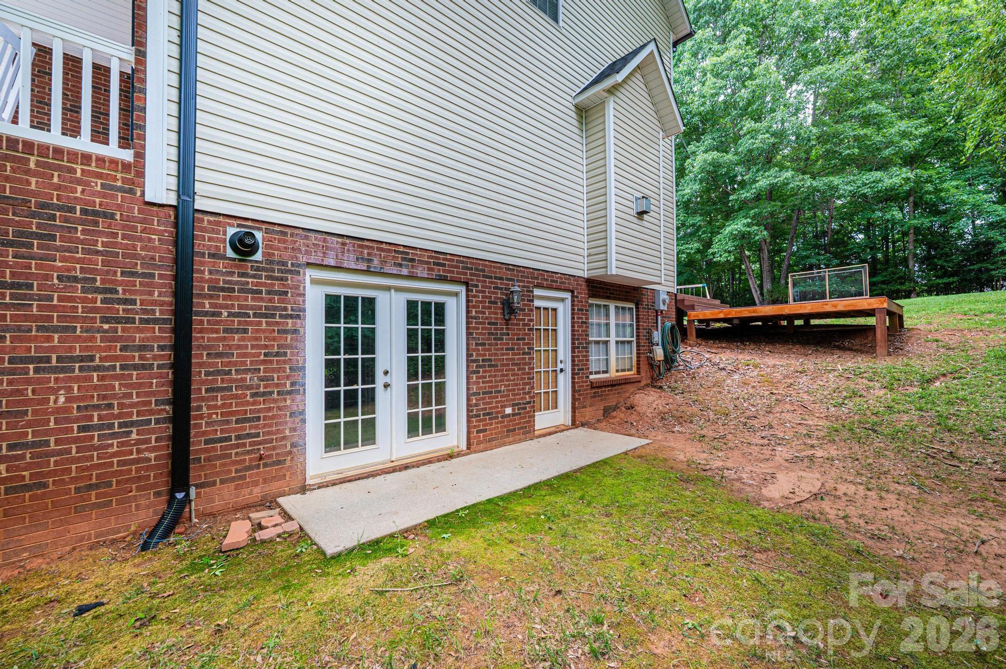 5700 Crown Terrace — Hickory