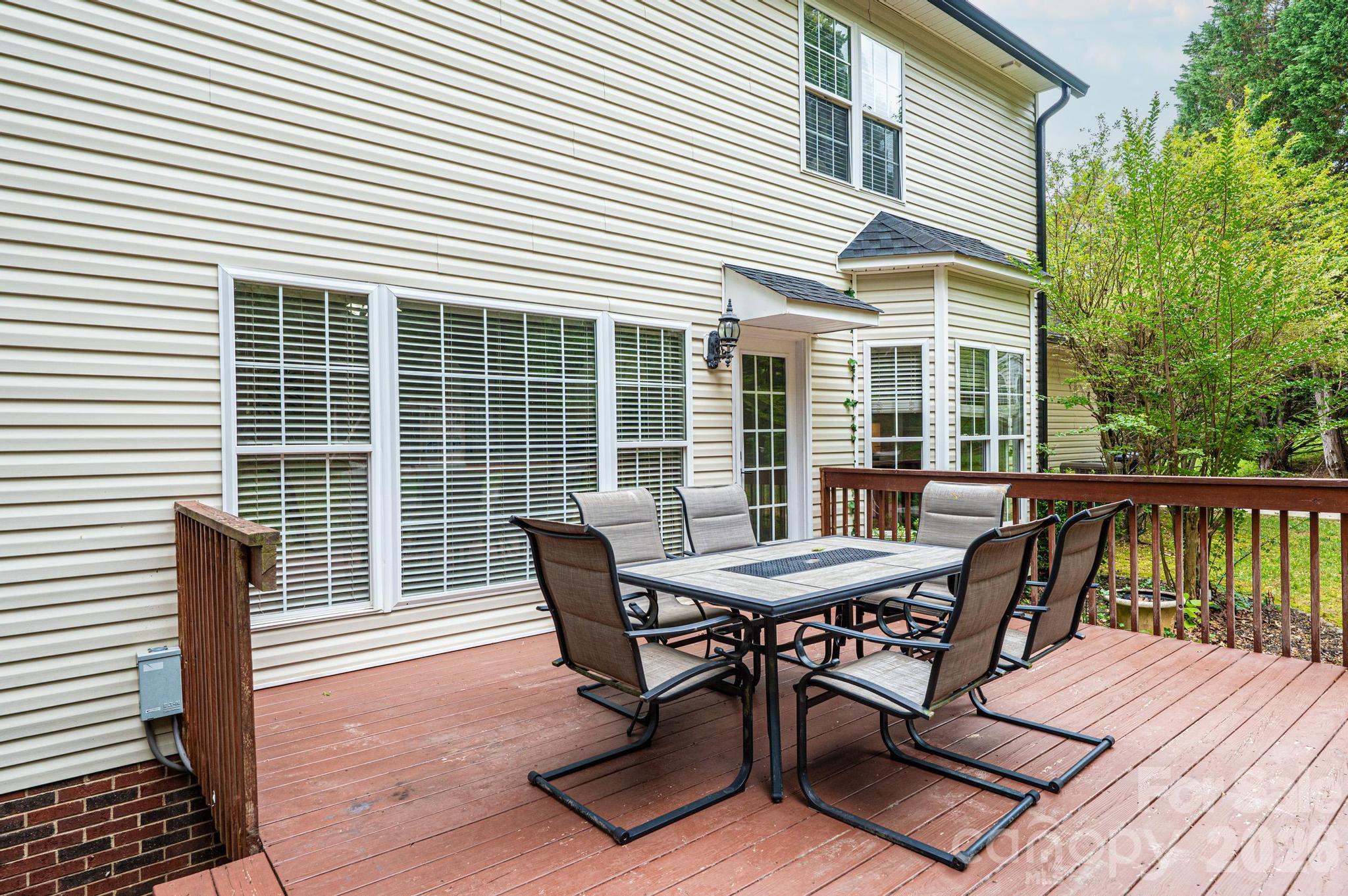 5700 Crown Terrace — Hickory