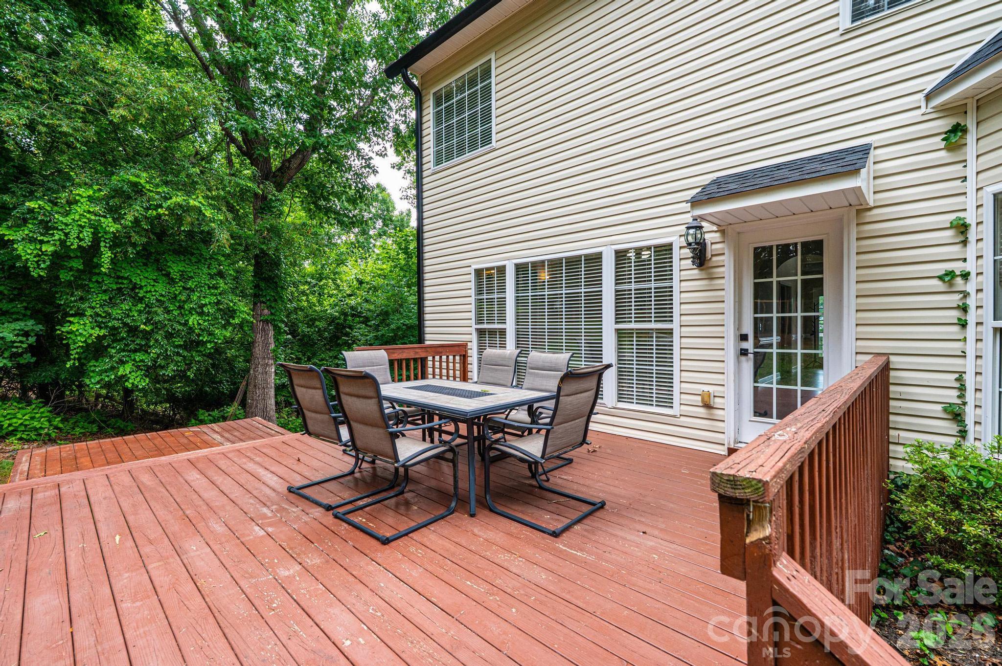 5700 Crown Terrace — Hickory