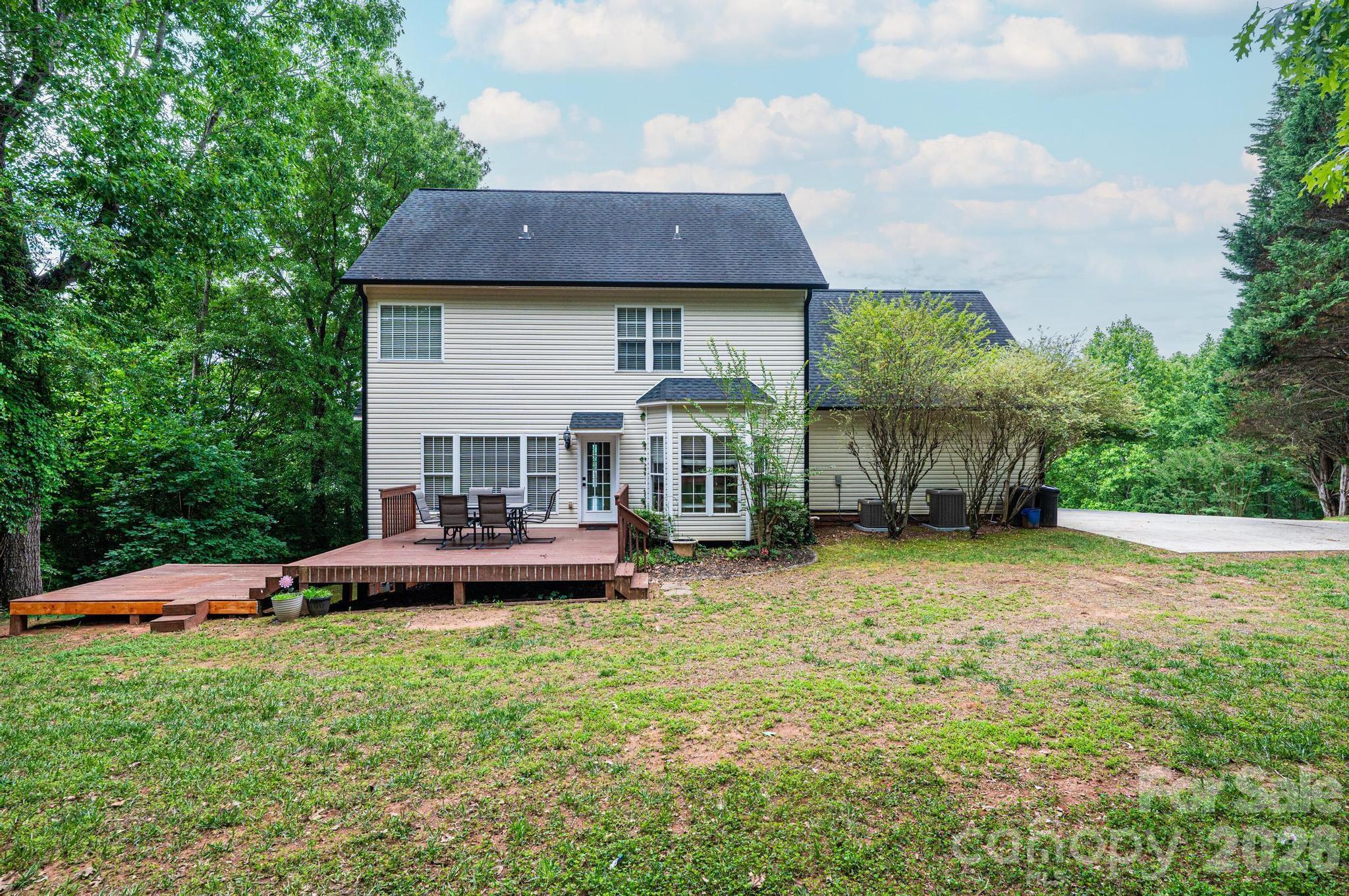 5700 Crown Terrace — Hickory