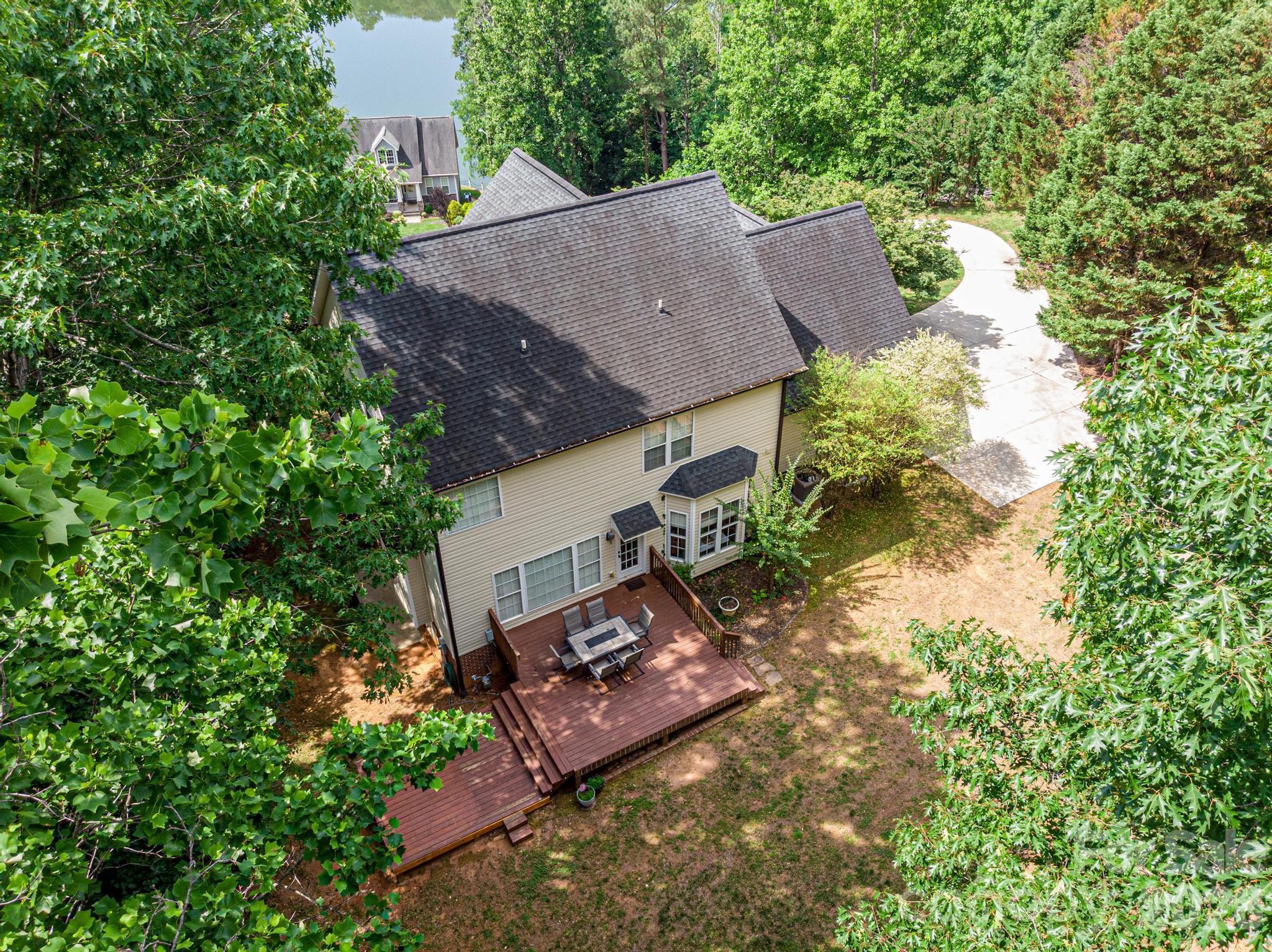 5700 Crown Terrace — Hickory