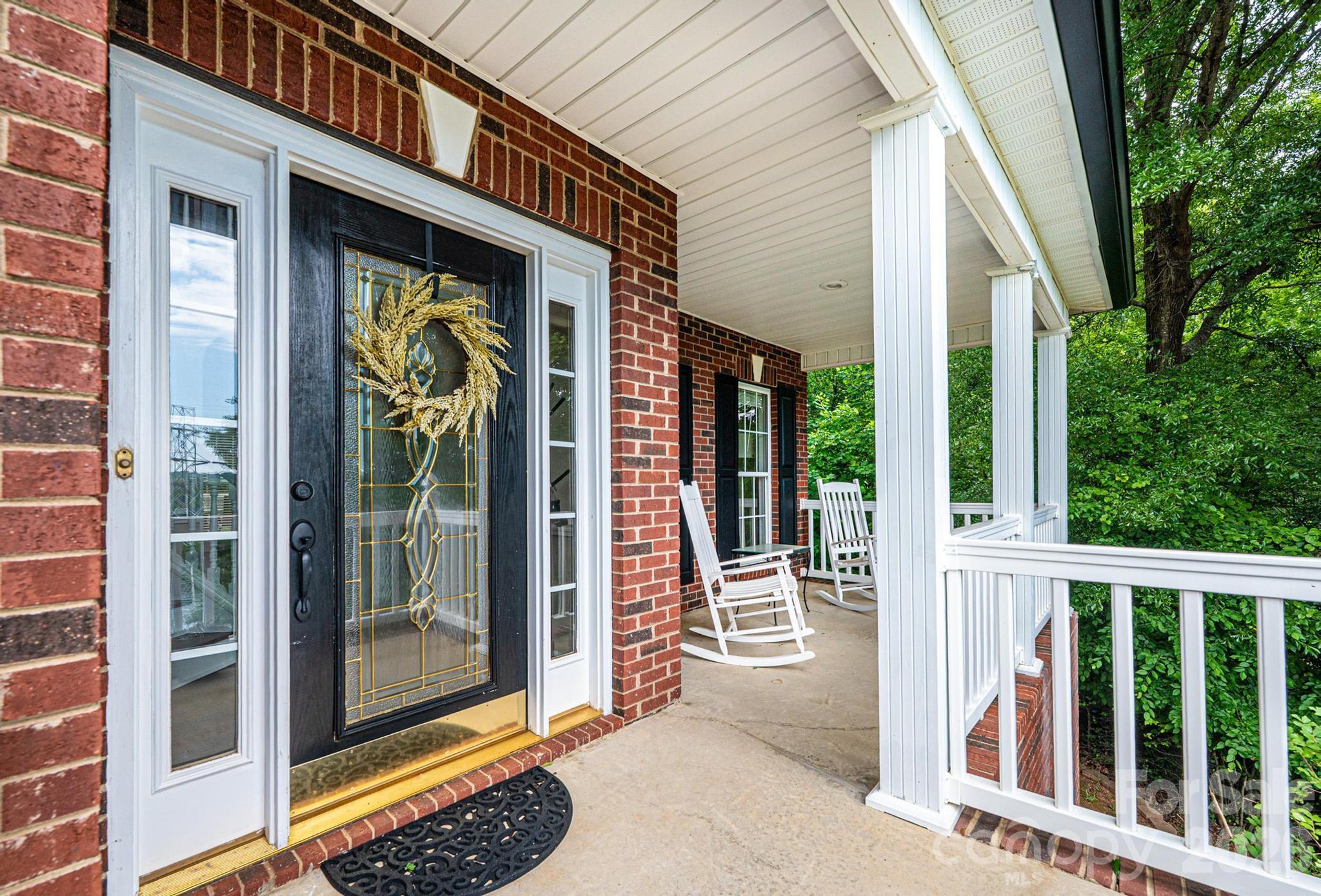 5700 Crown Terrace — Hickory