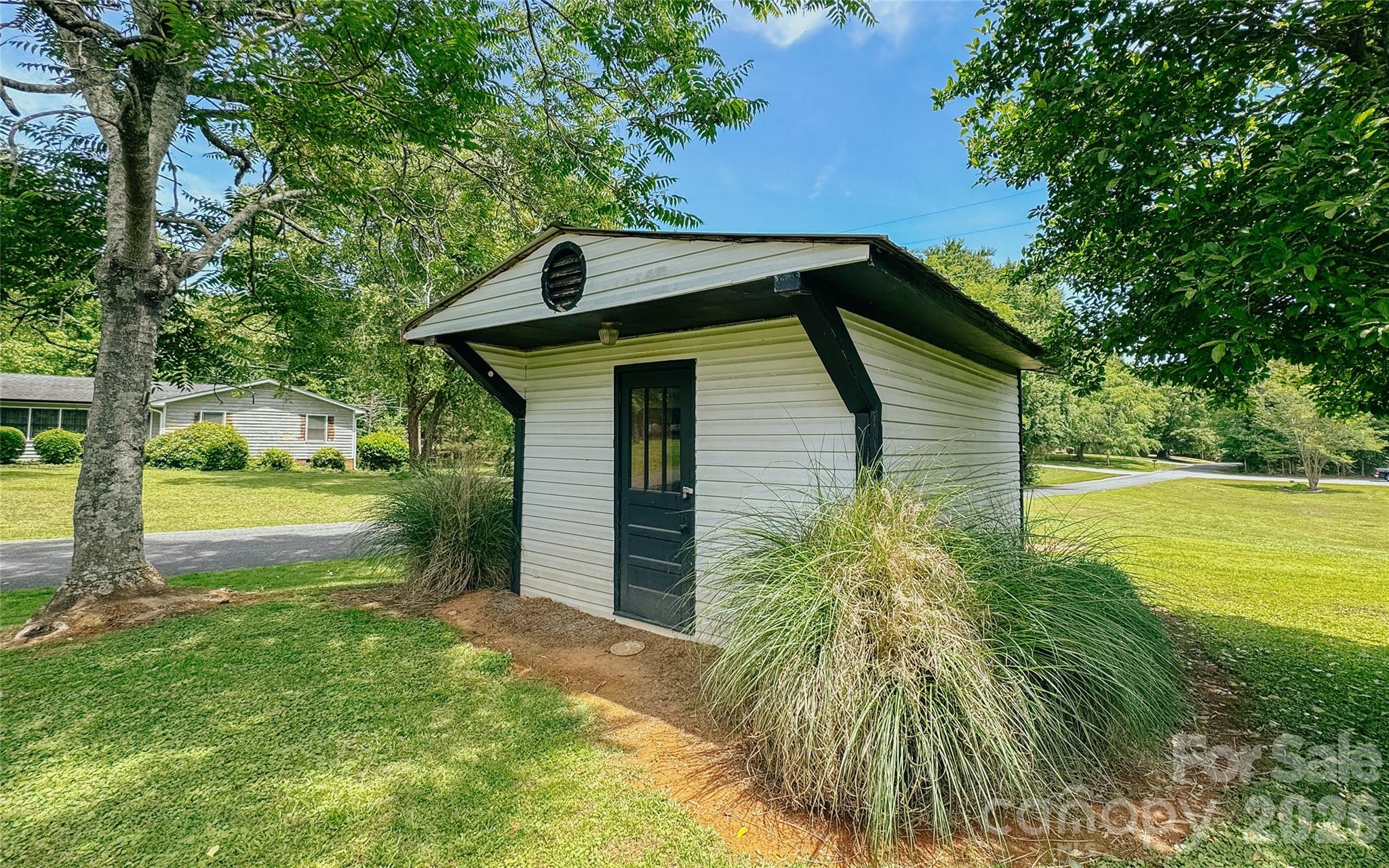 401 S Gold Branch Road — Richfield