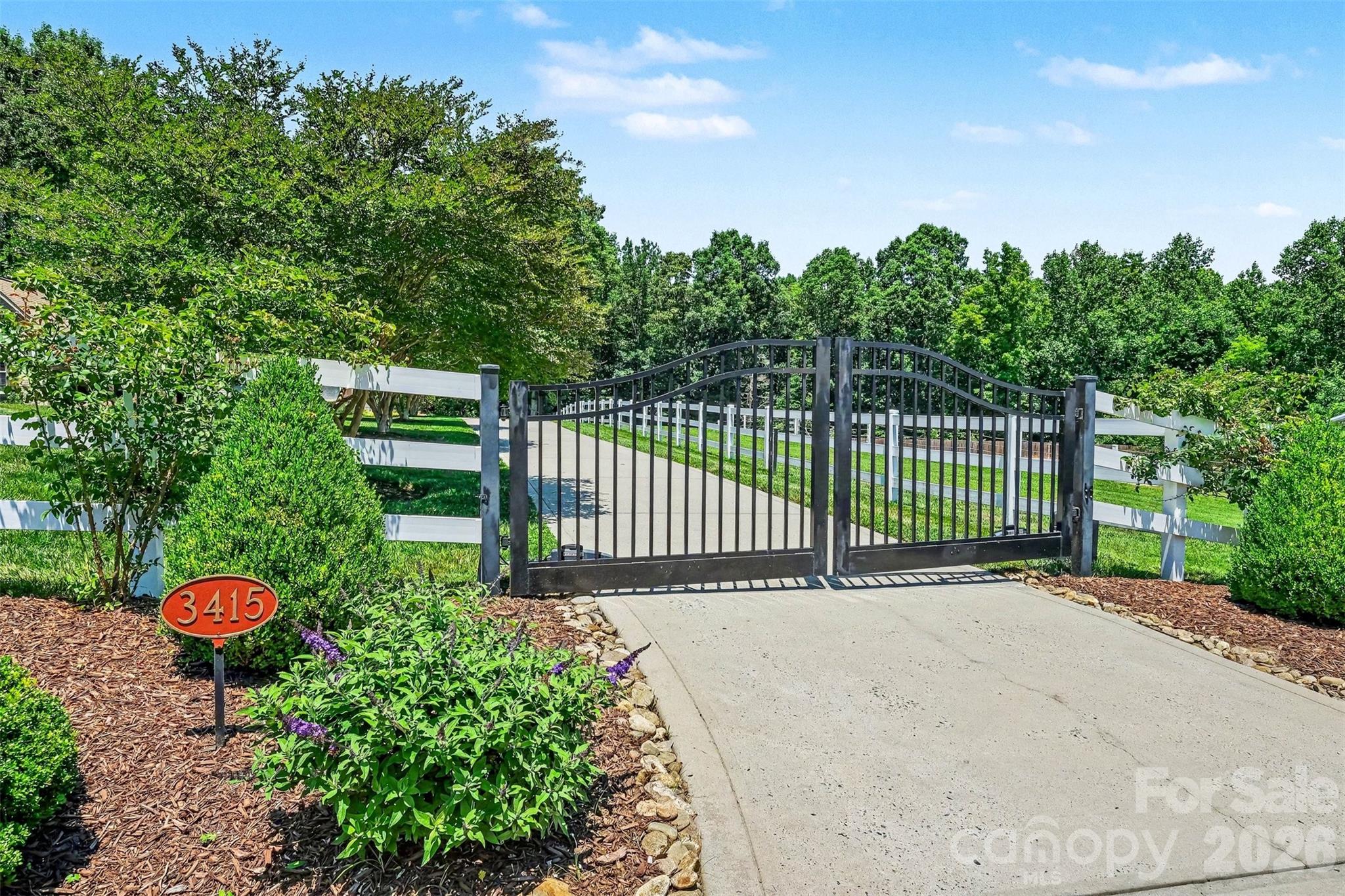 3415 Willow Creek Drive — Mount Pleasant