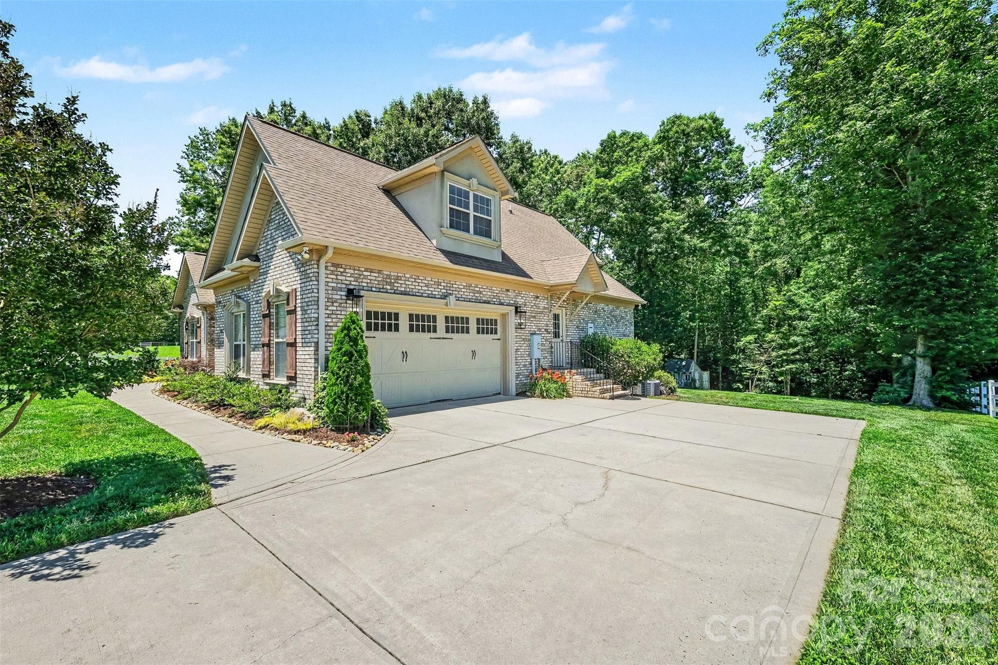 3415 Willow Creek Drive — Mount Pleasant
