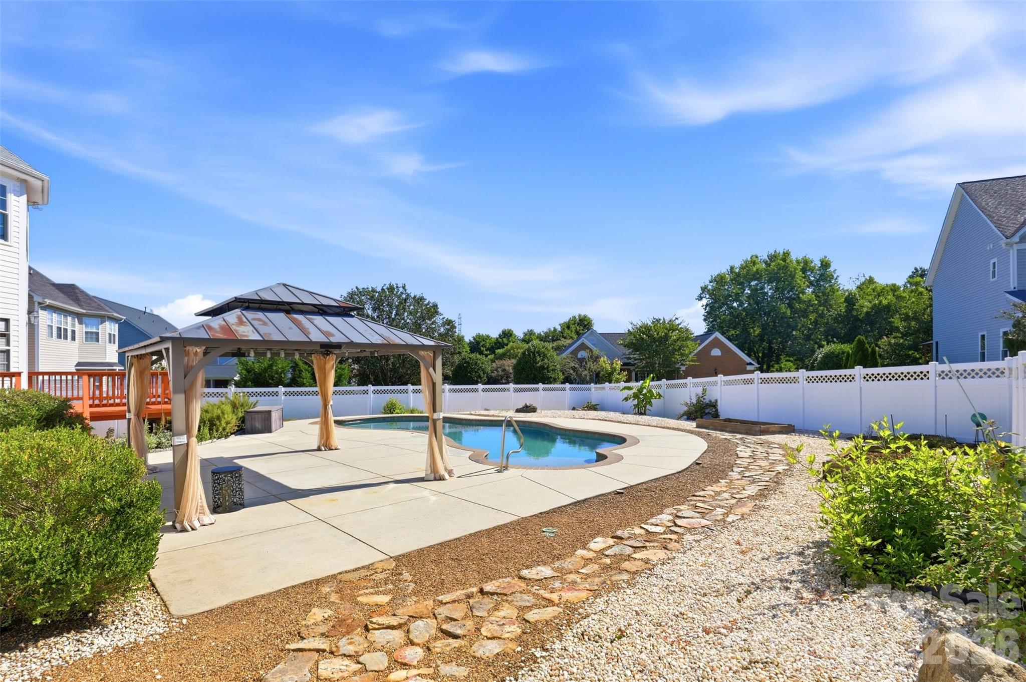 13937 Dovehunt Place — Charlotte