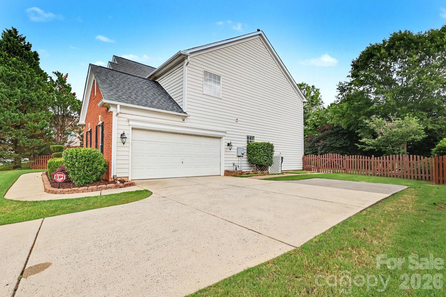 10913 Knight Castle Drive — Charlotte