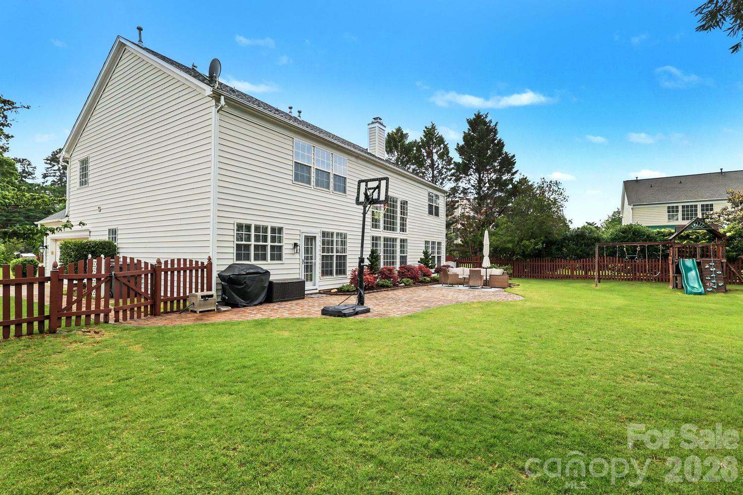 10913 Knight Castle Drive — Charlotte