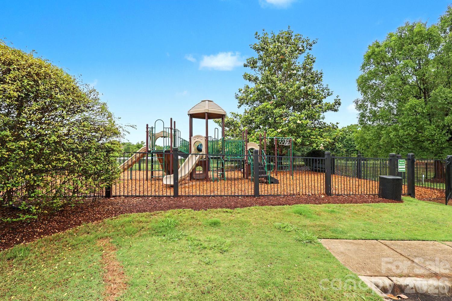 10913 Knight Castle Drive — Charlotte