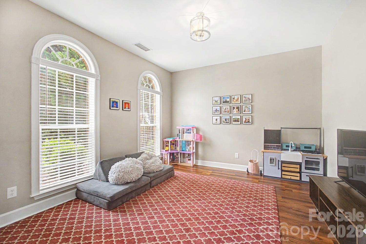10913 Knight Castle Drive — Charlotte