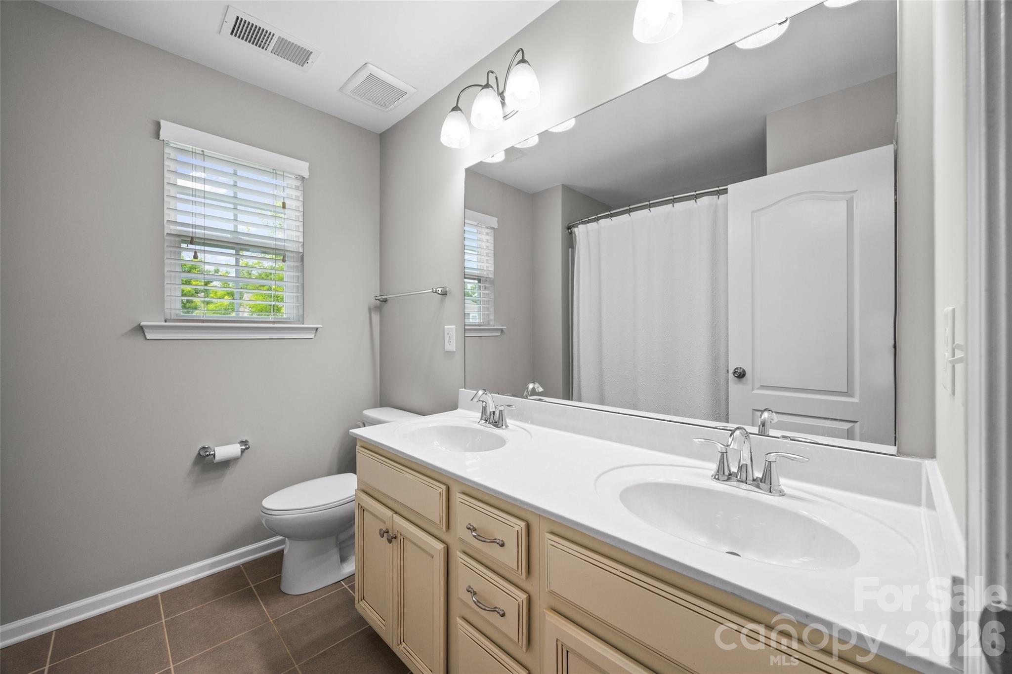 1016 Currituck Way — York