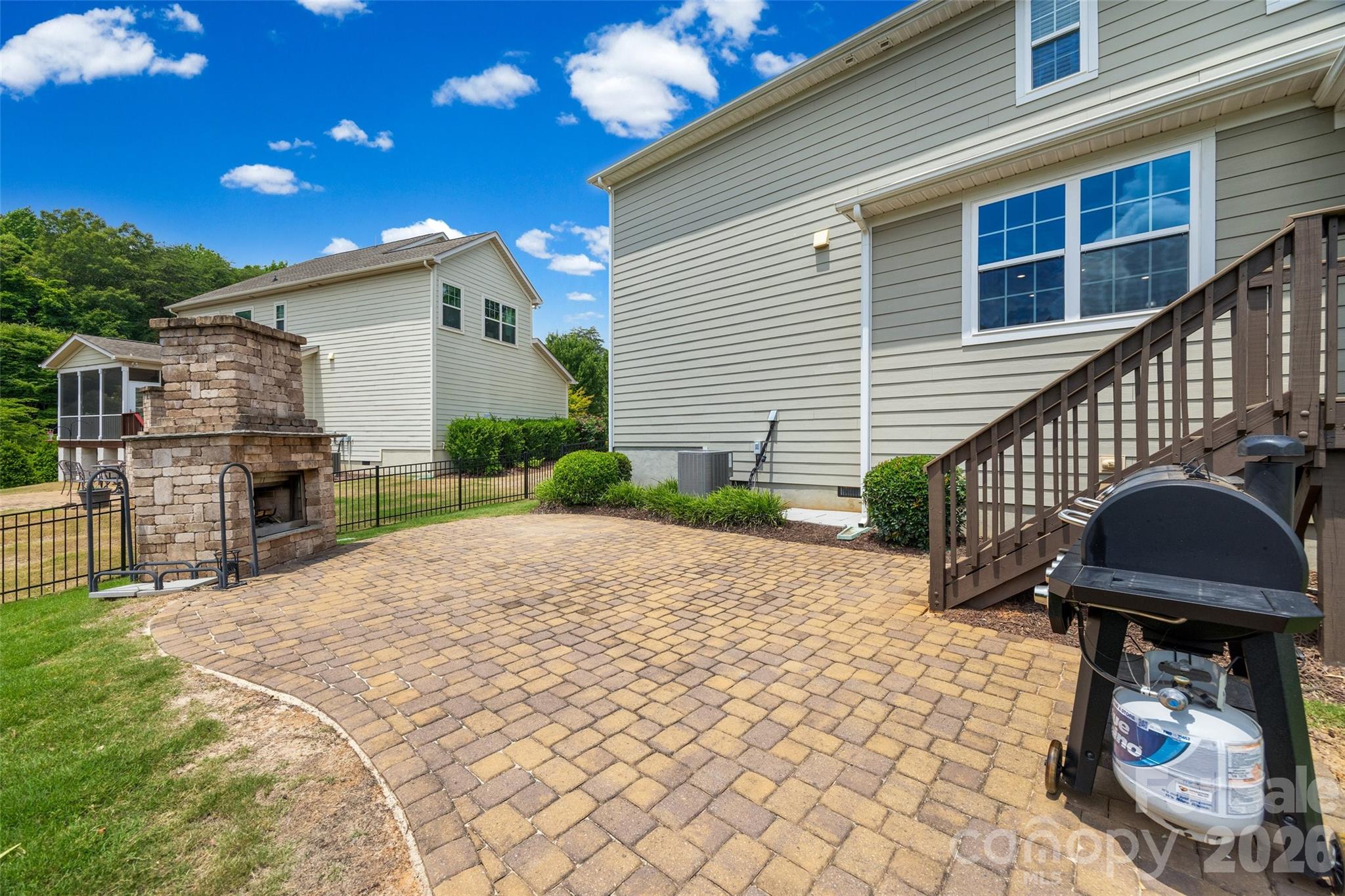 1016 Currituck Way — York