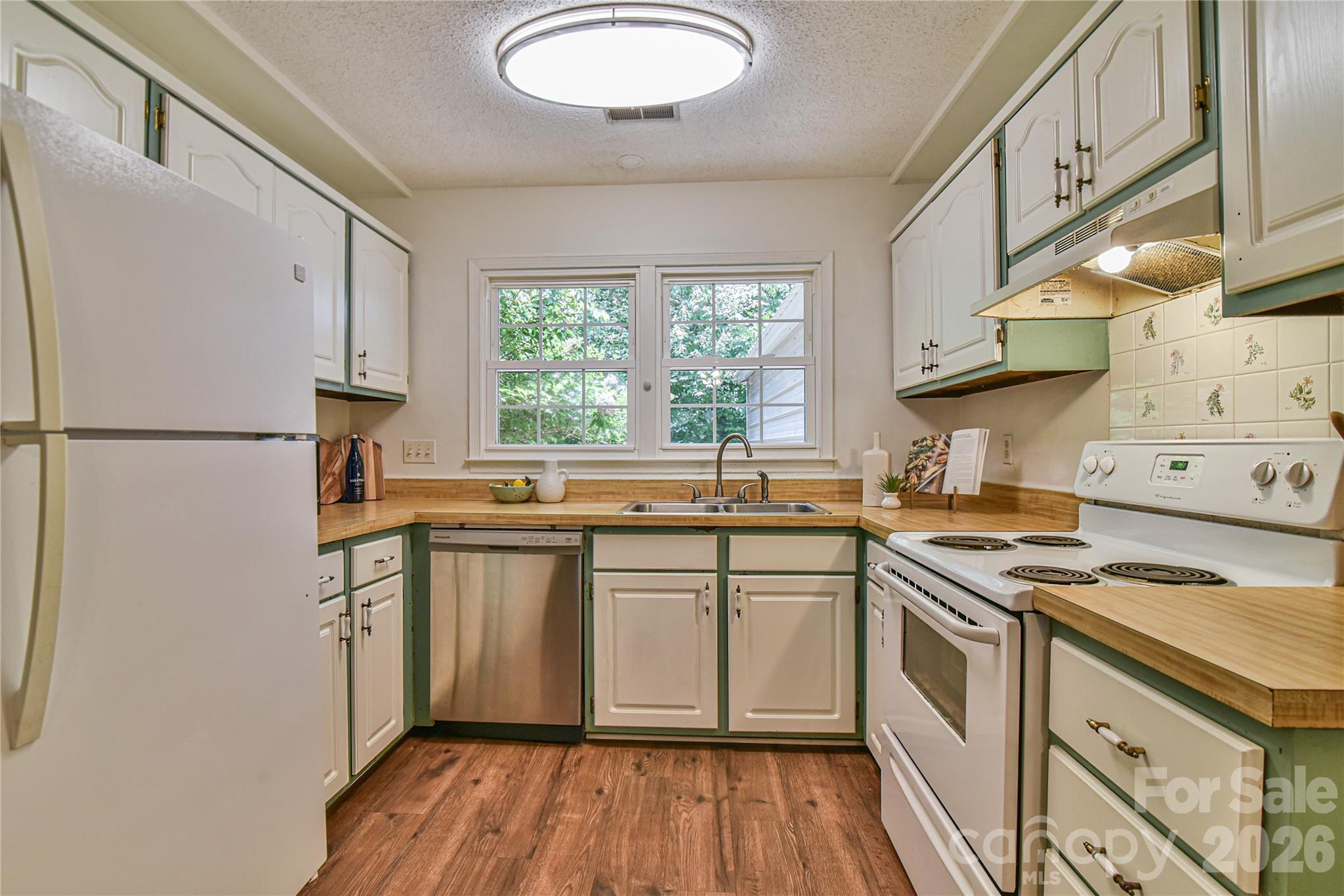 115 Wicklow Drive — Asheville