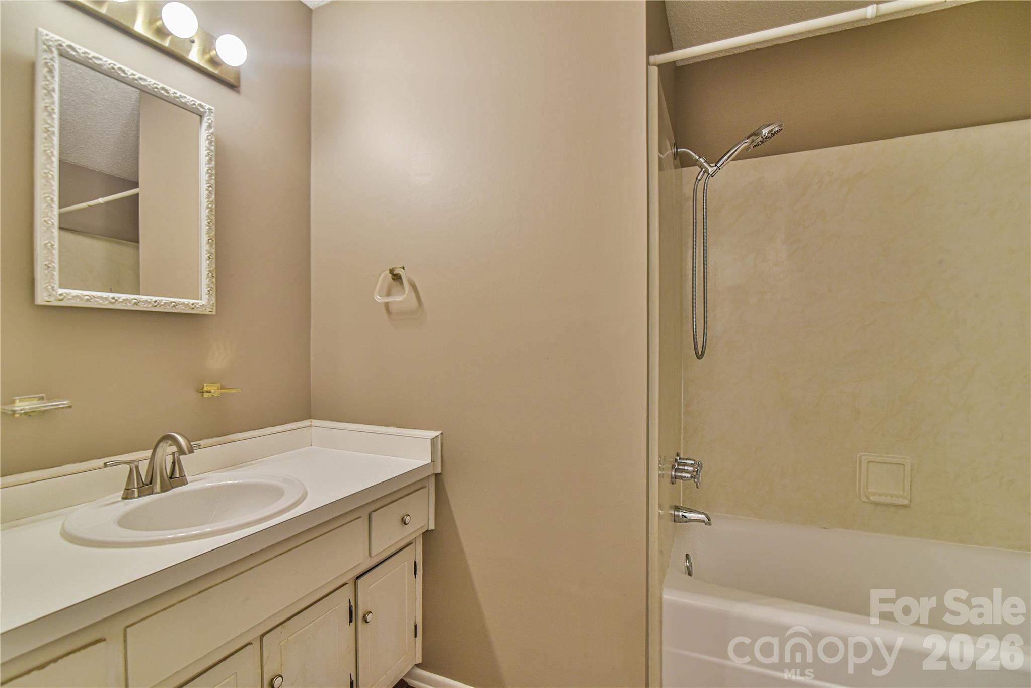115 Wicklow Drive — Asheville