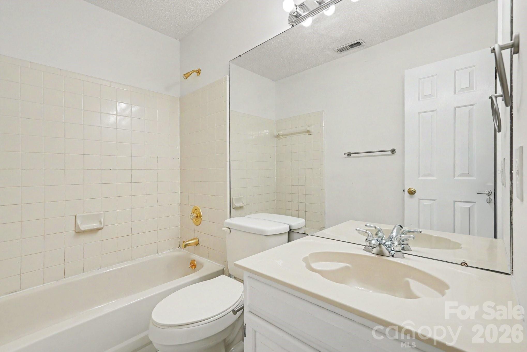7104 Kinsmore Lane — Charlotte