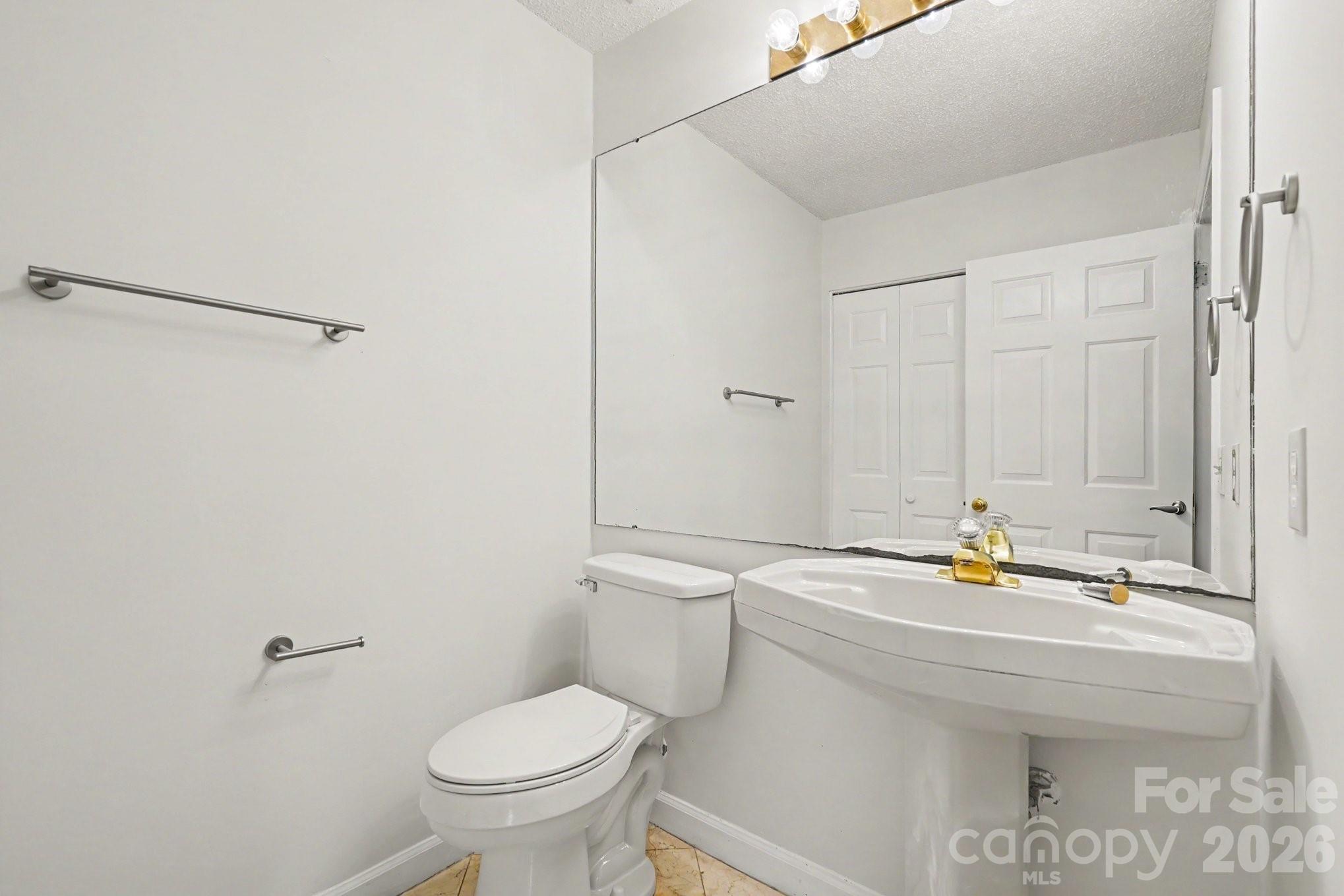 7104 Kinsmore Lane — Charlotte
