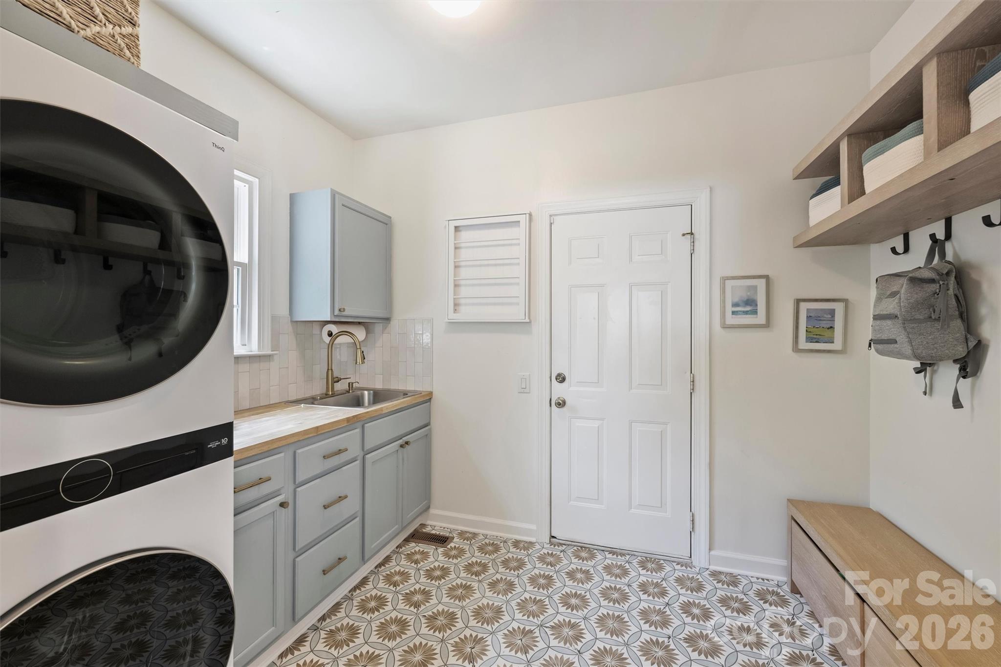 5319 Piper Glen Drive — Charlotte