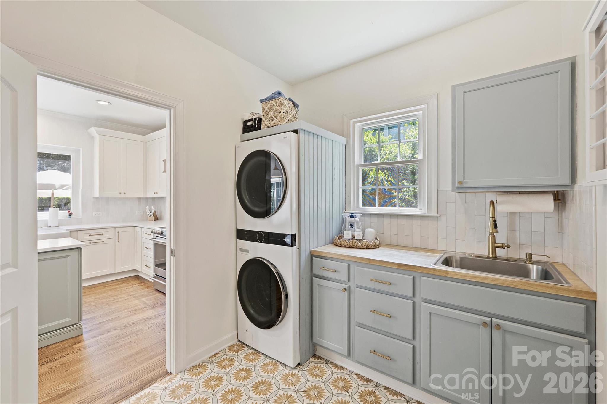 5319 Piper Glen Drive — Charlotte