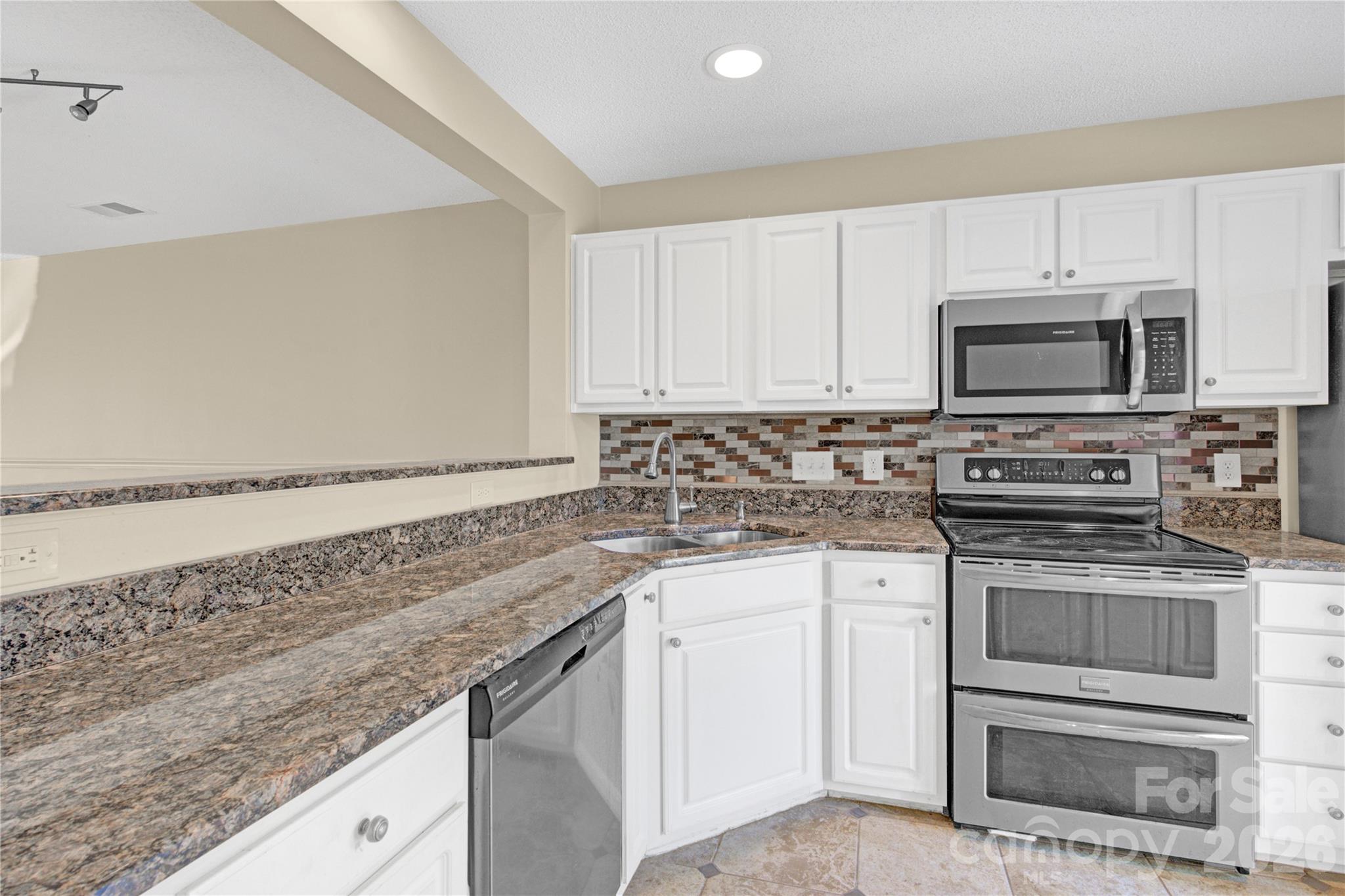 8772 Robinson Forest Drive — Charlotte