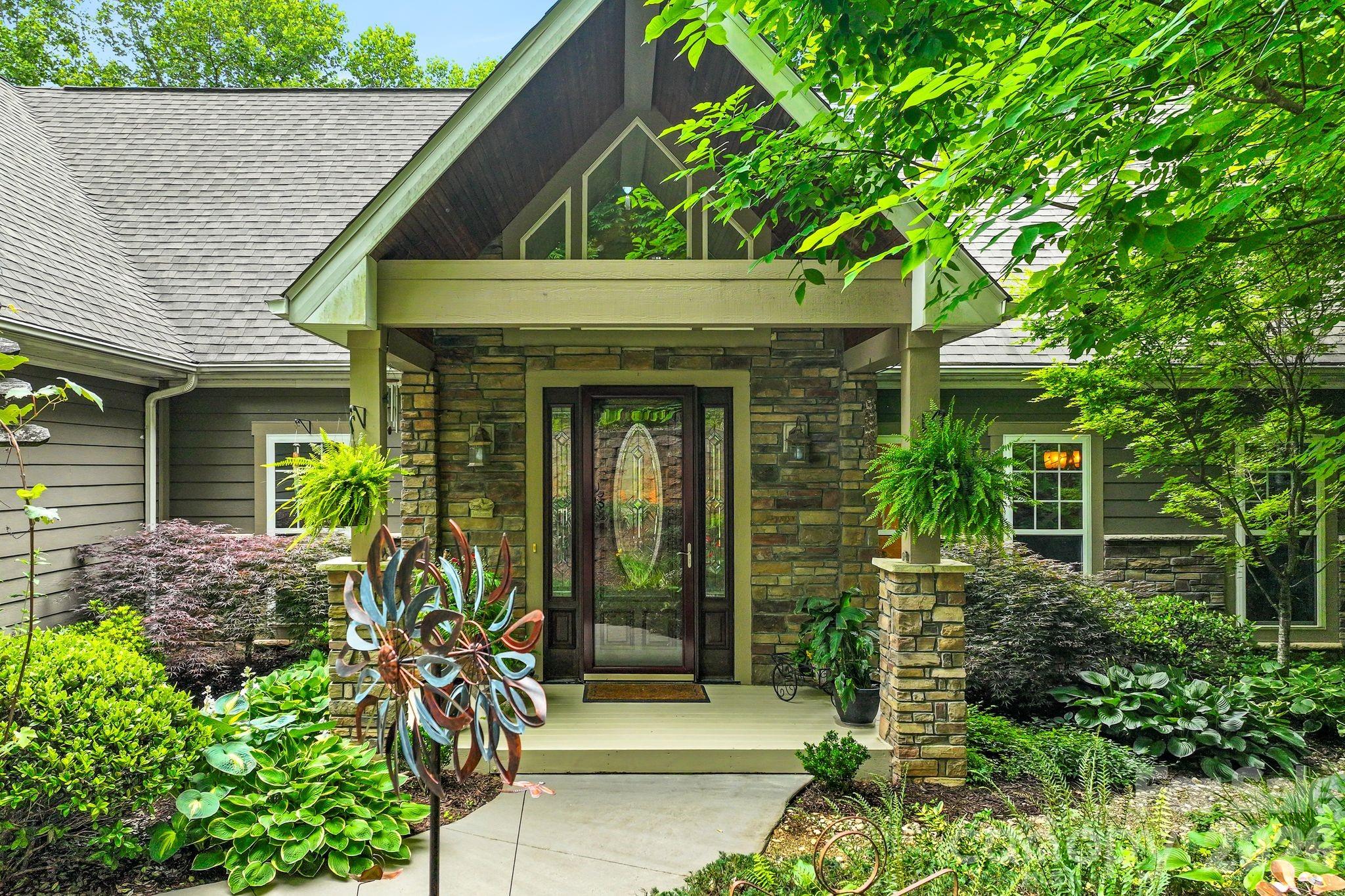 522 Silver Hawk Lane — Weaverville
