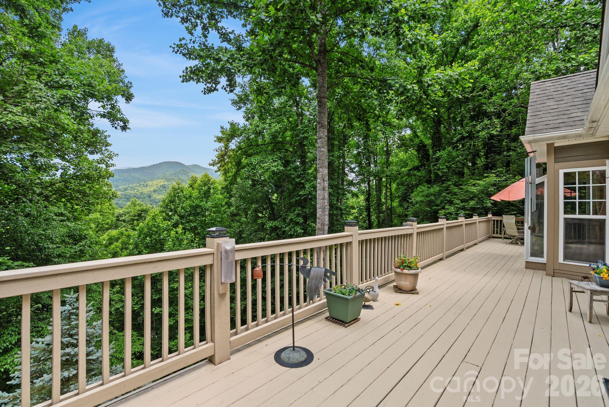 522 Silver Hawk Lane — Weaverville