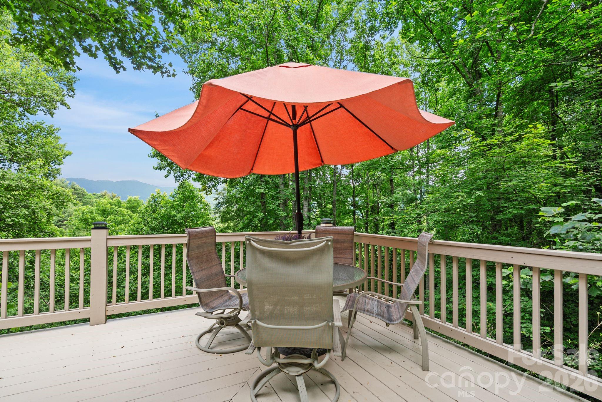 522 Silver Hawk Lane — Weaverville