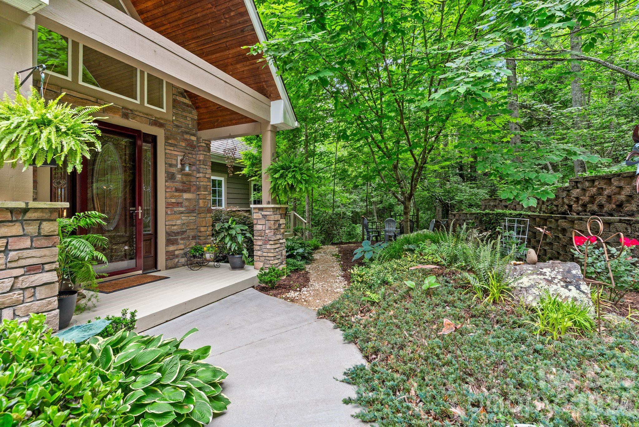 522 Silver Hawk Lane — Weaverville