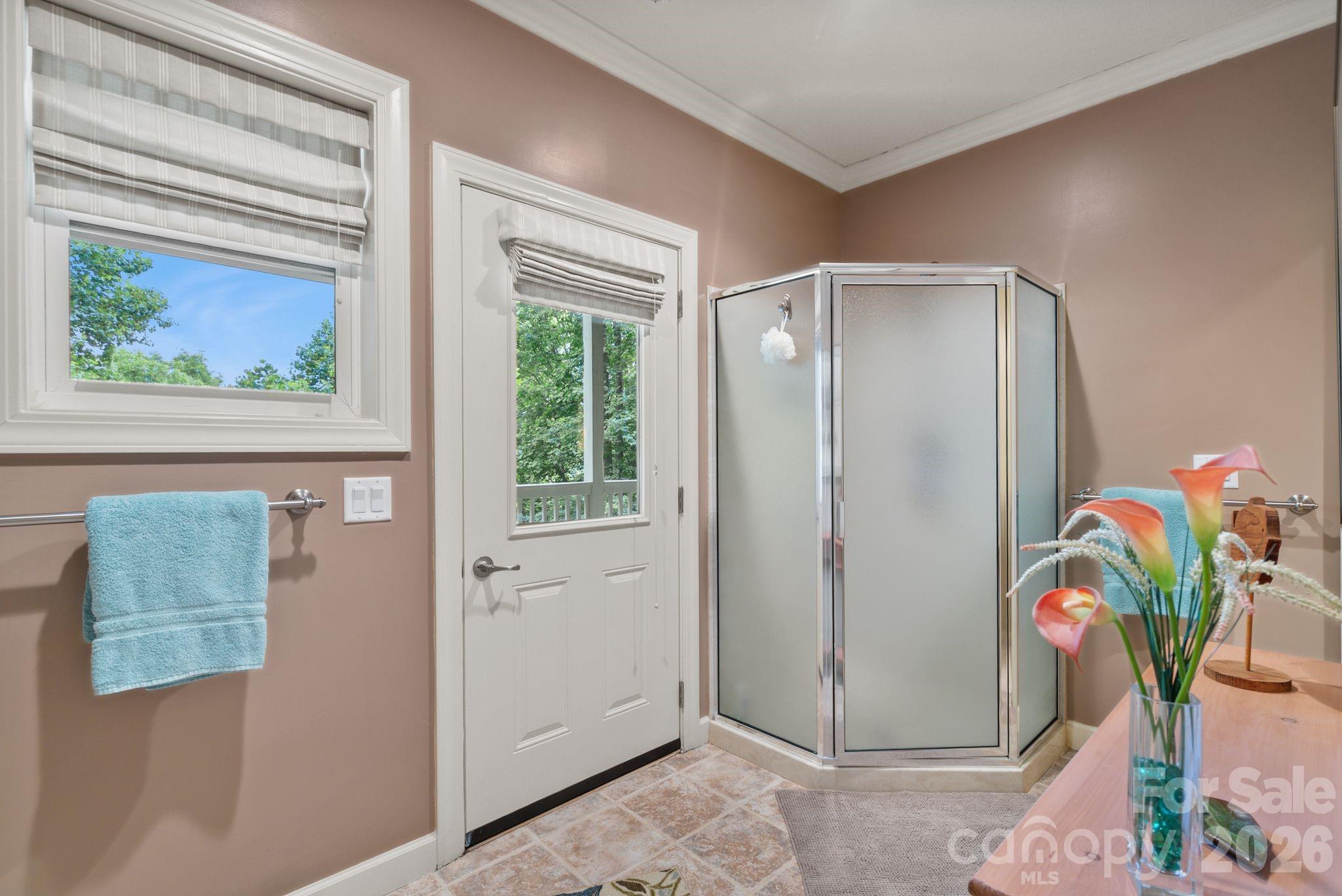 522 Silver Hawk Lane — Weaverville