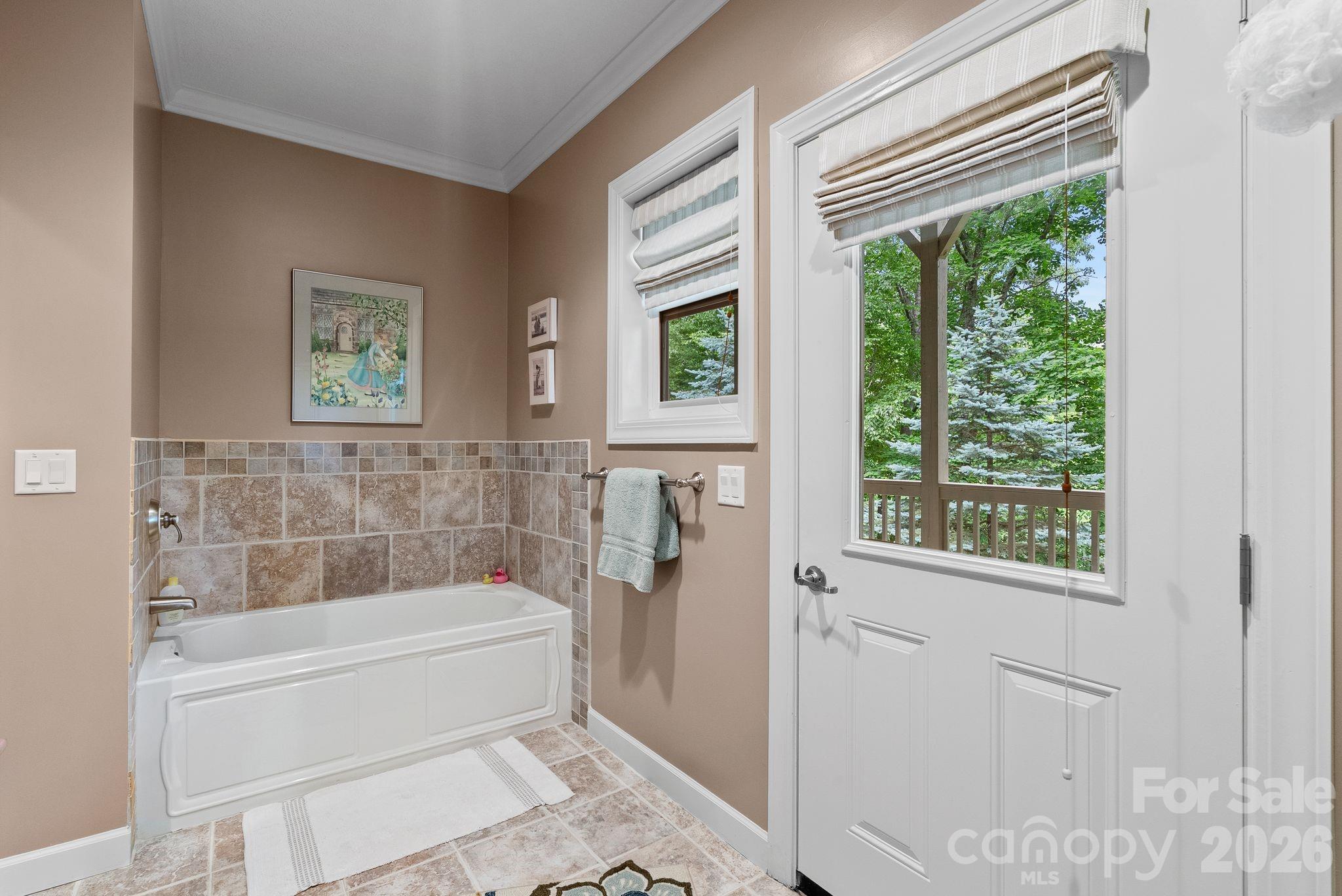 522 Silver Hawk Lane — Weaverville