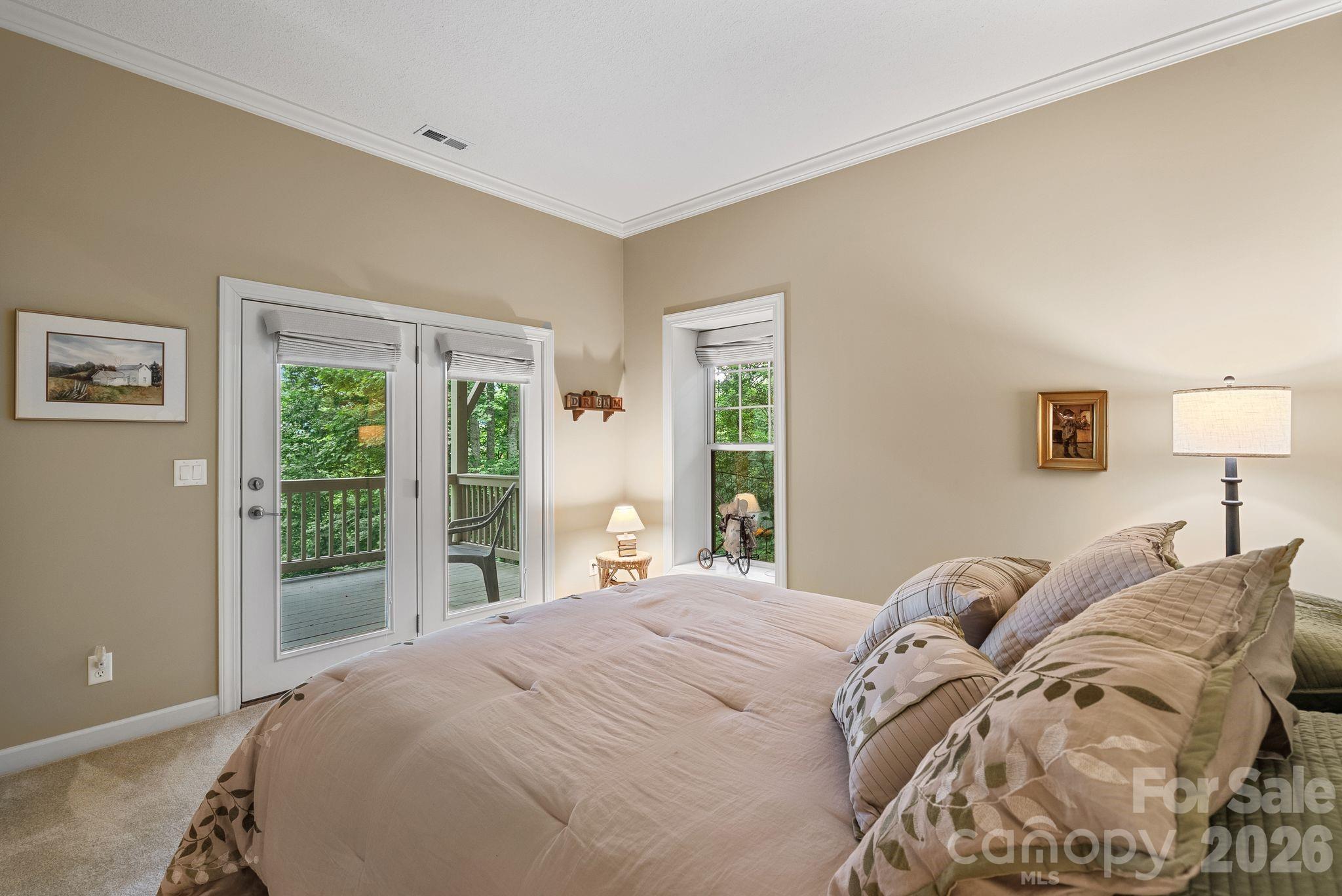 522 Silver Hawk Lane — Weaverville